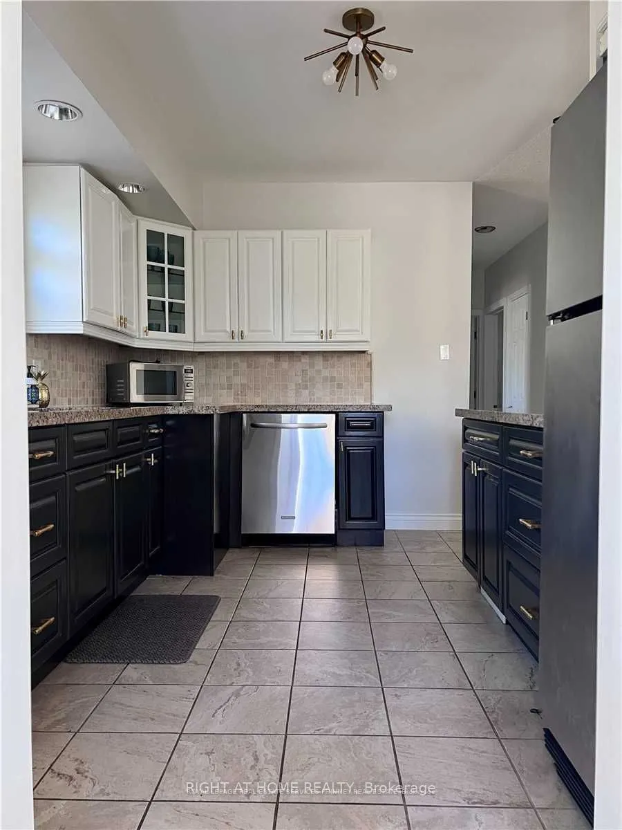 71 Mississauga Road N