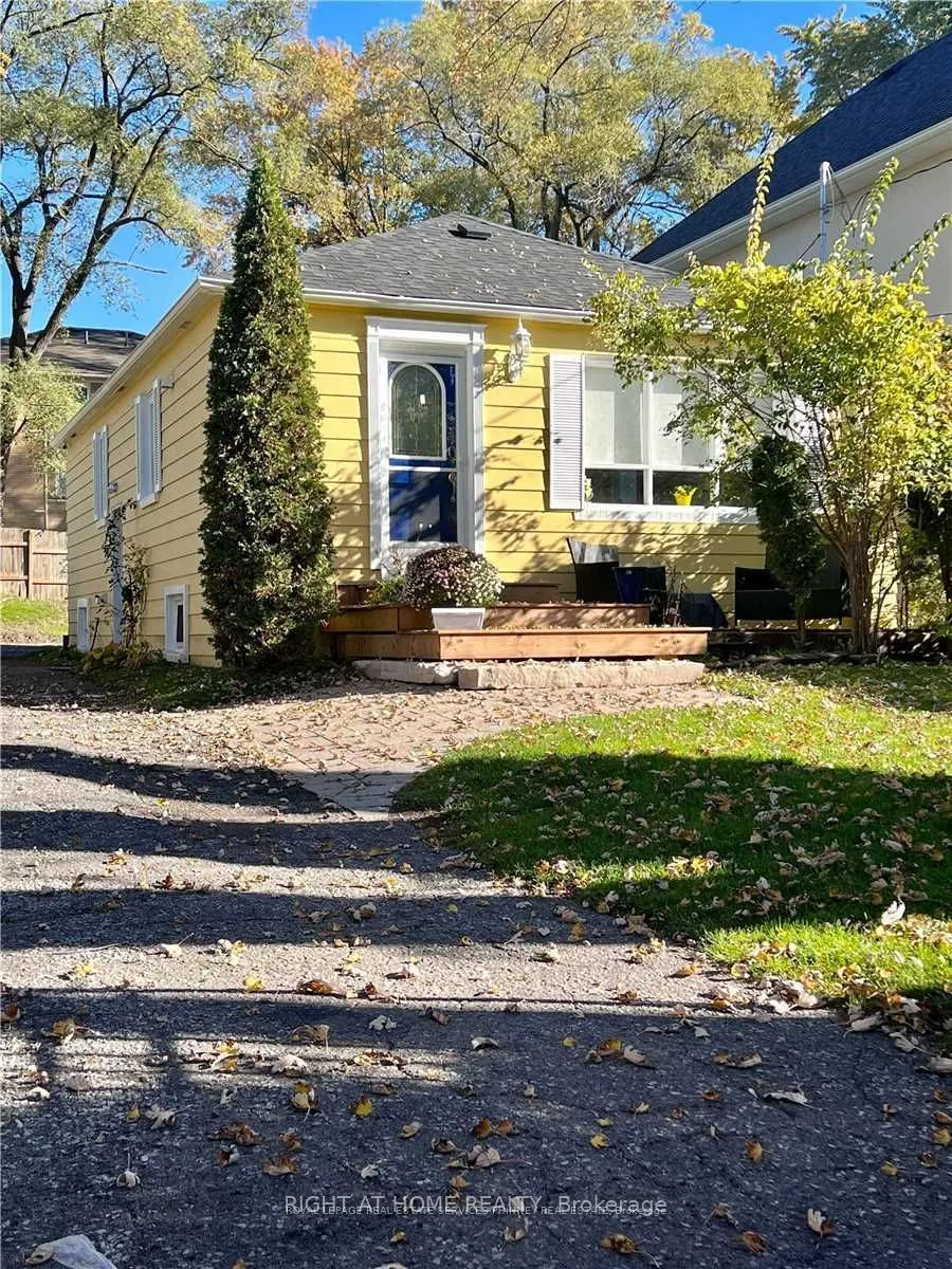71 Mississauga Road N