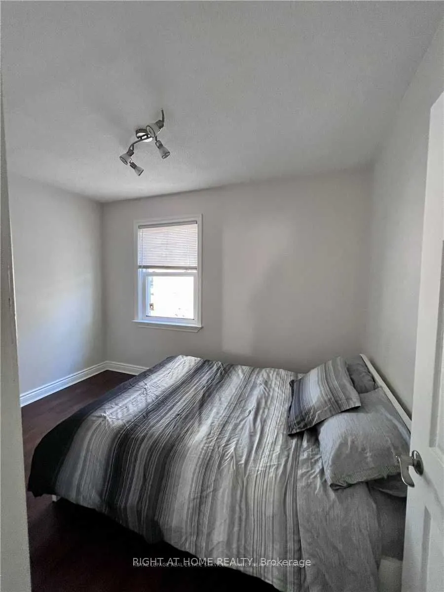 71 Mississauga Road N