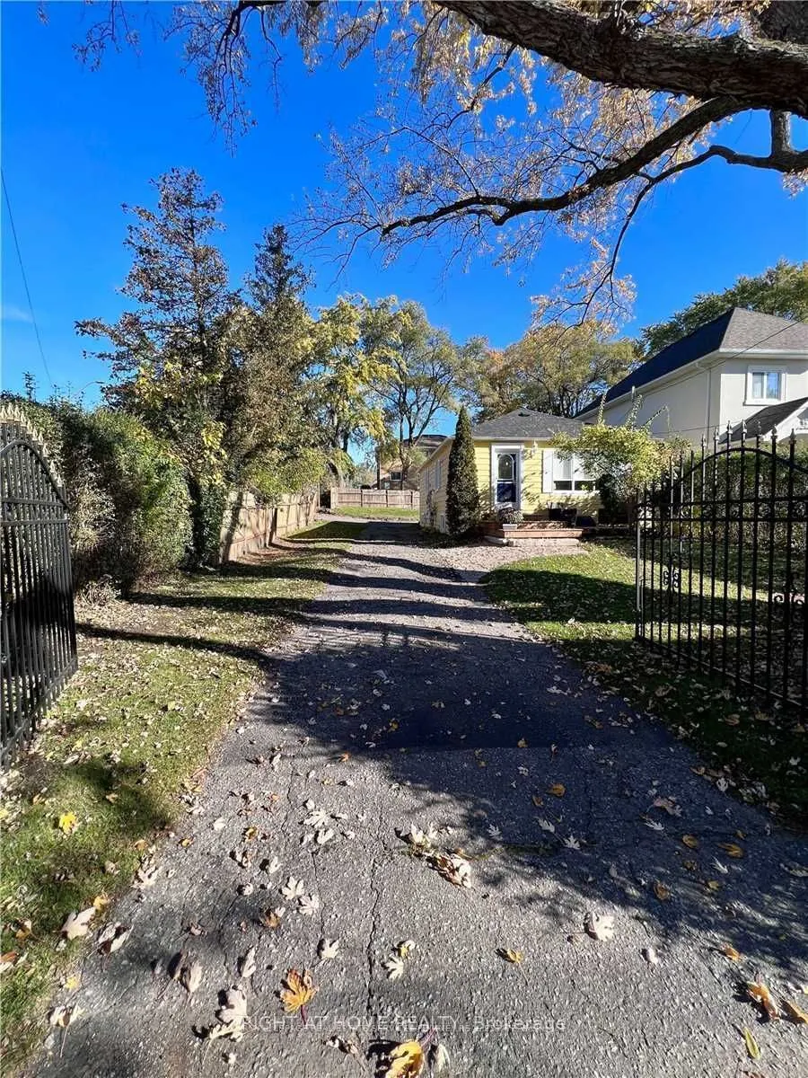 71 Mississauga Road N