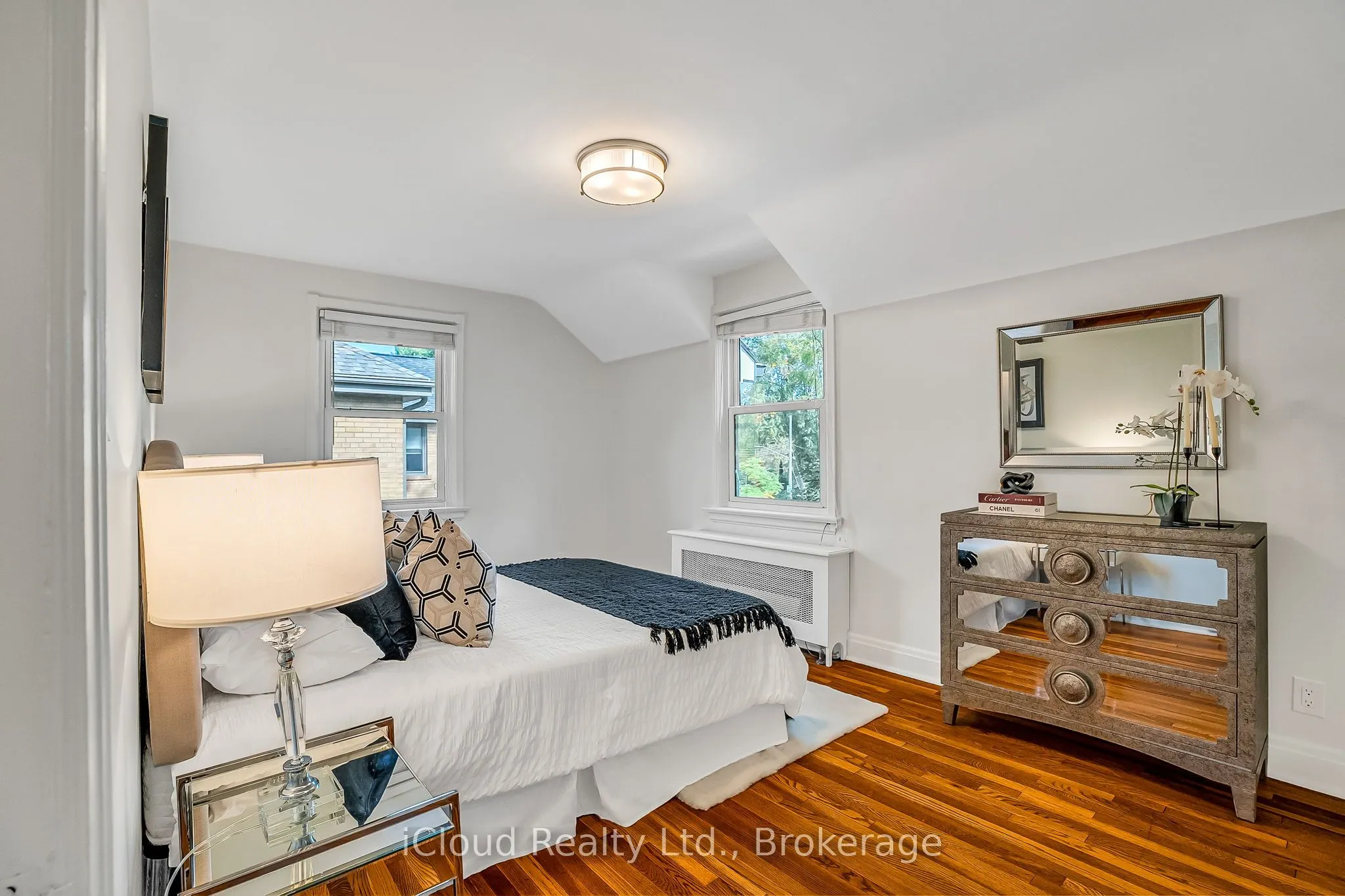 4691 Dundas Street W