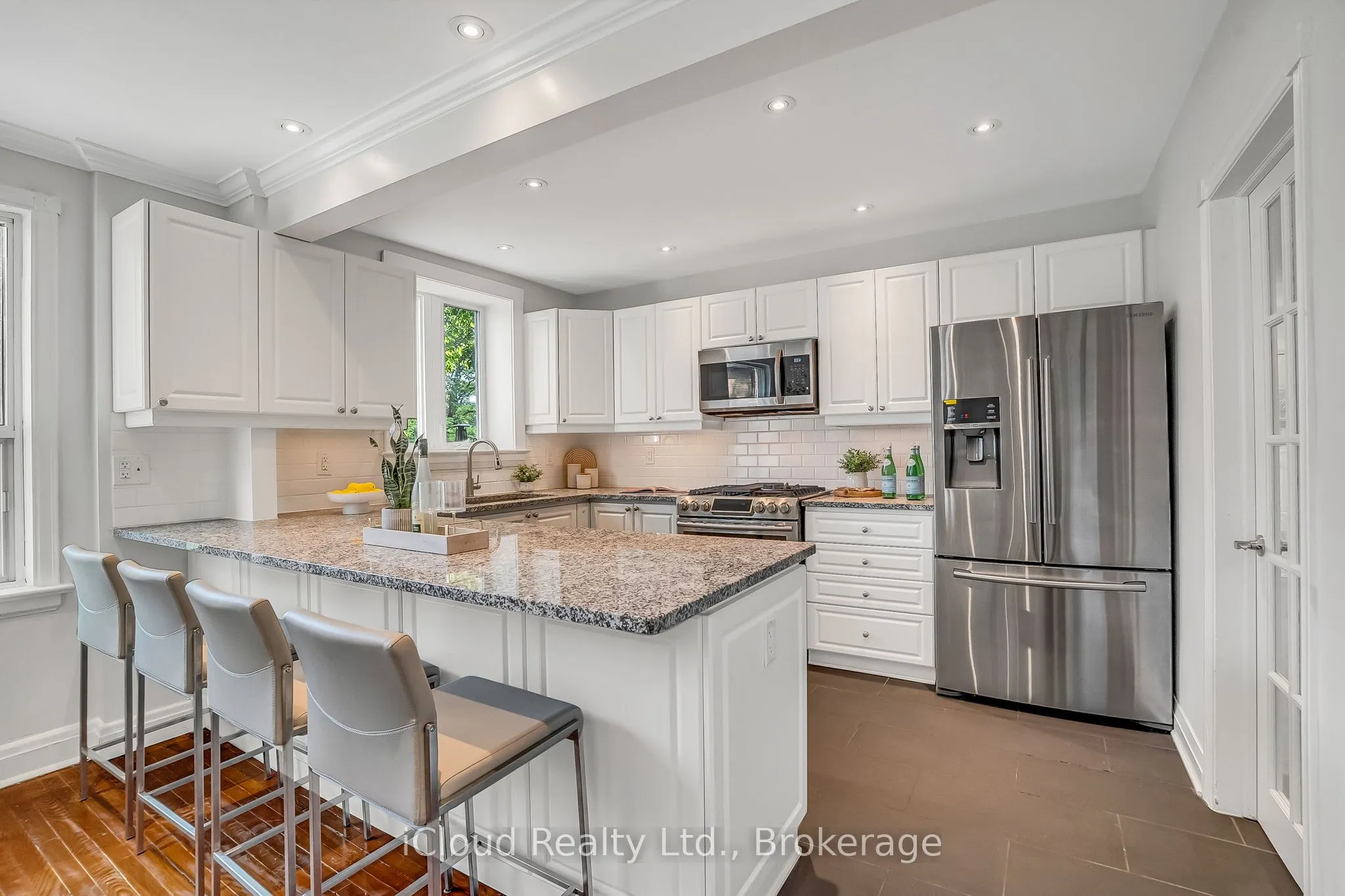4691 Dundas Street W