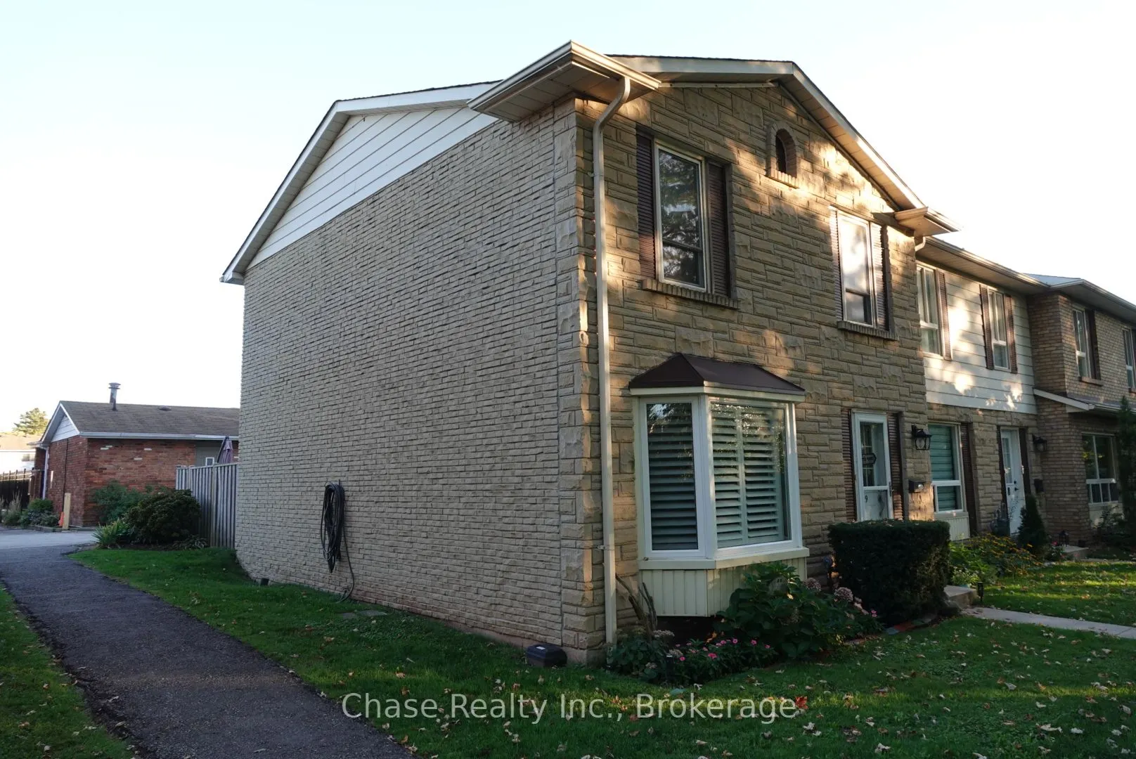 5475 Lakeshore Road, #9