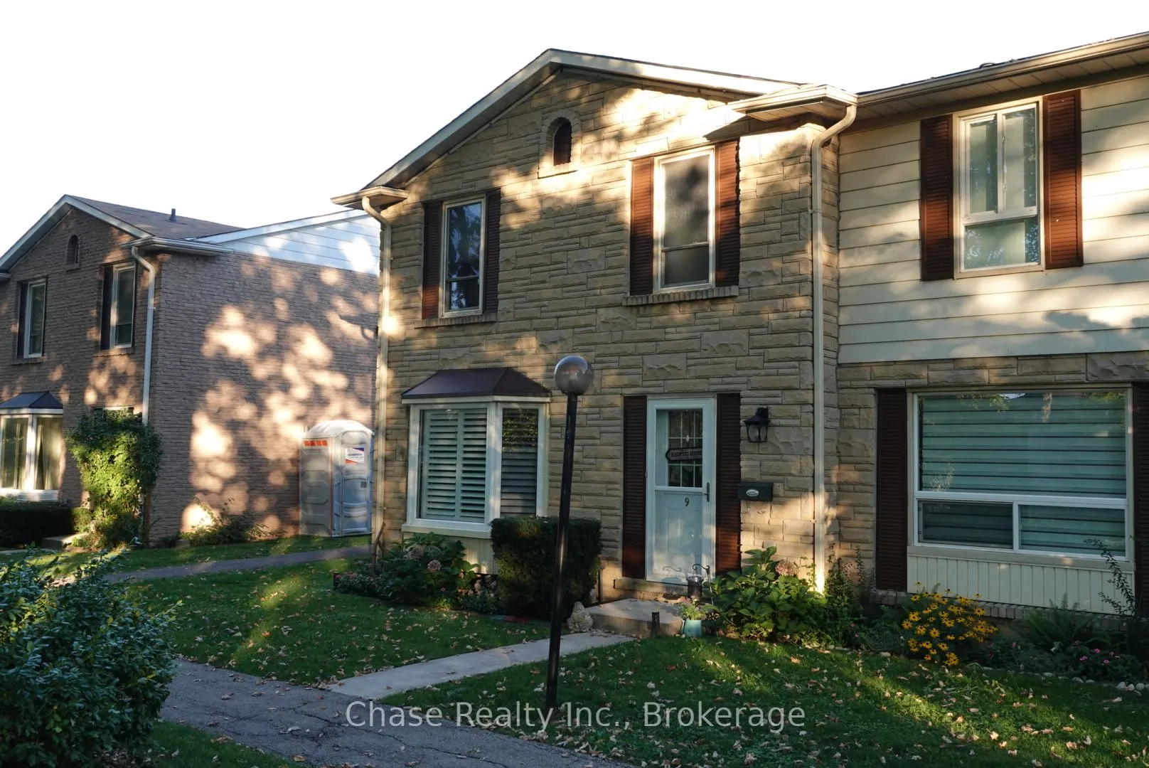5475 Lakeshore Road, #9