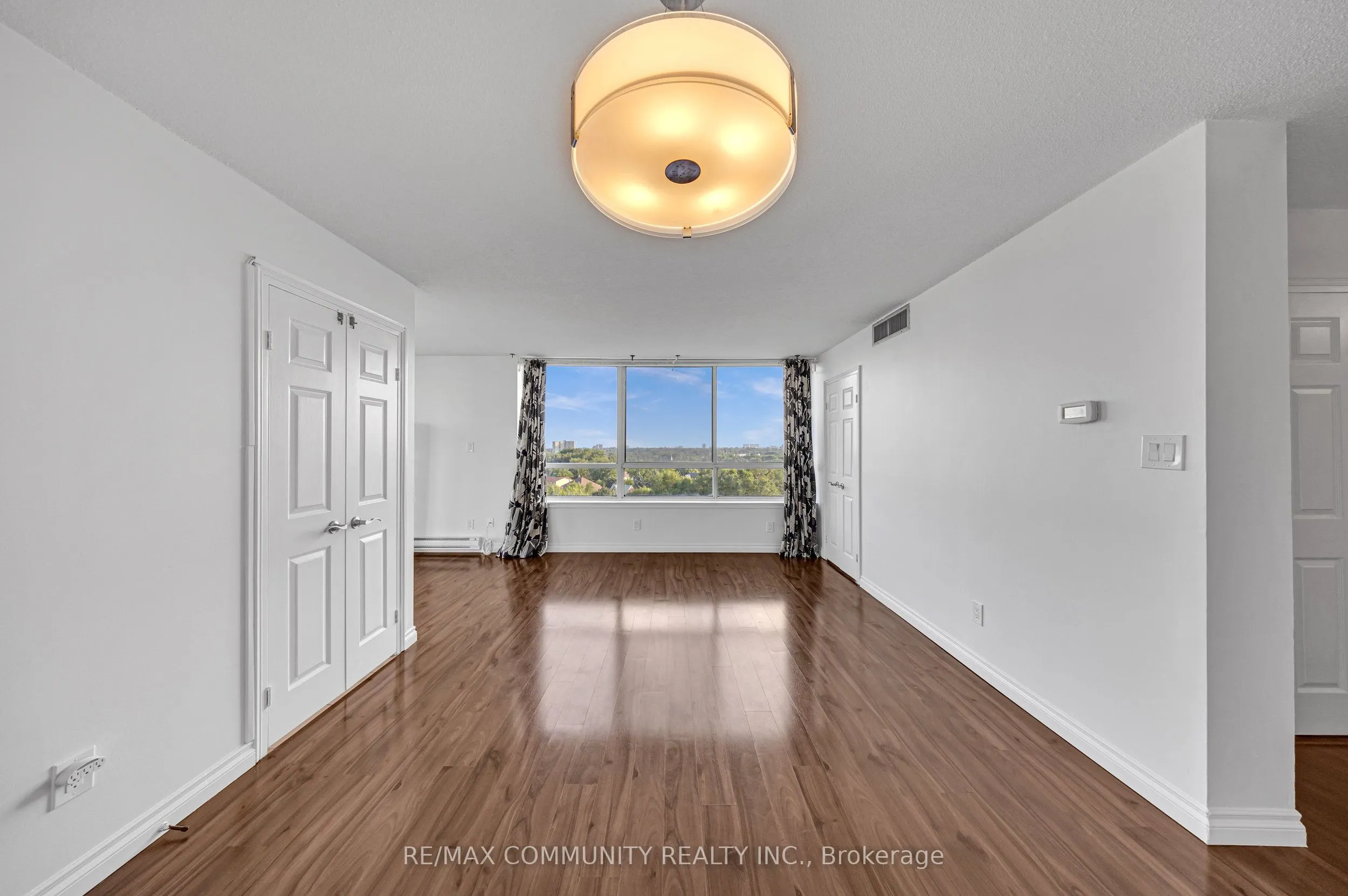 1360 Rathburn Road E, #908