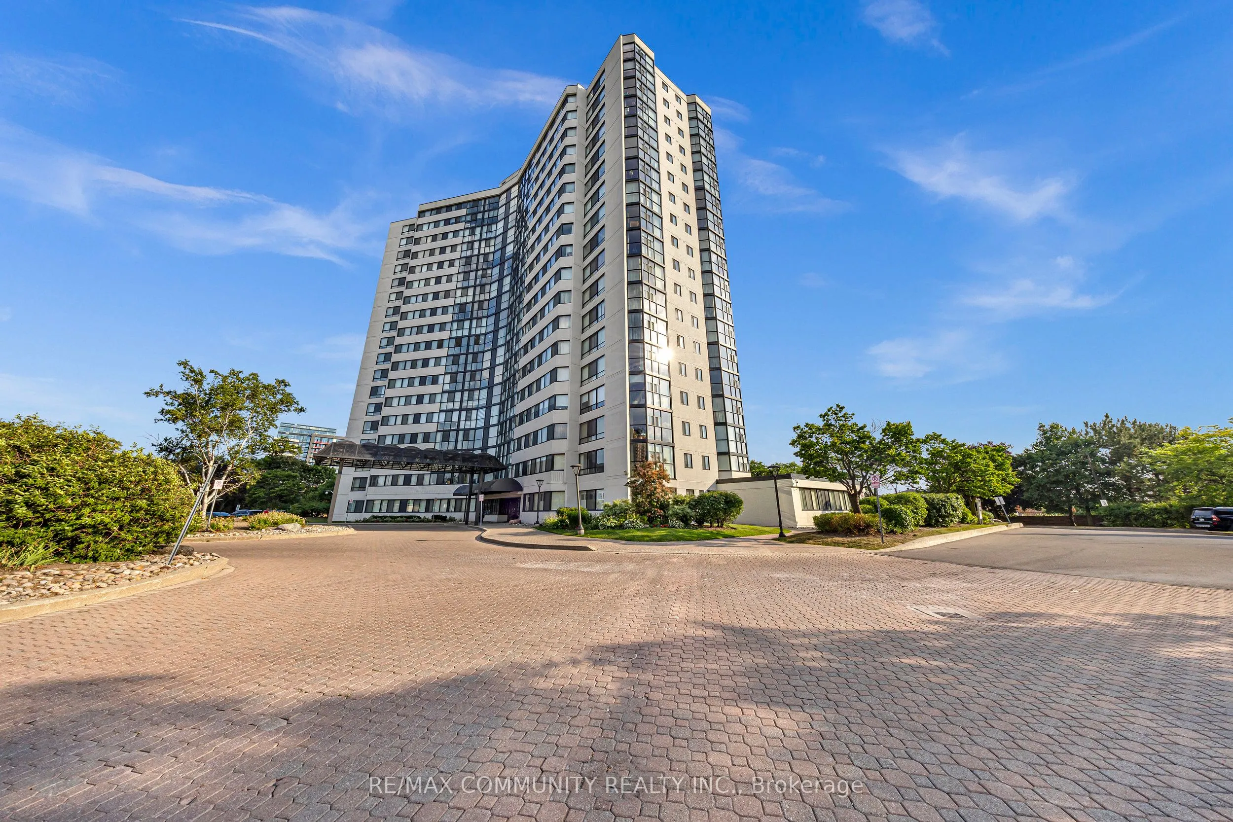 1360 Rathburn Road E, #908
