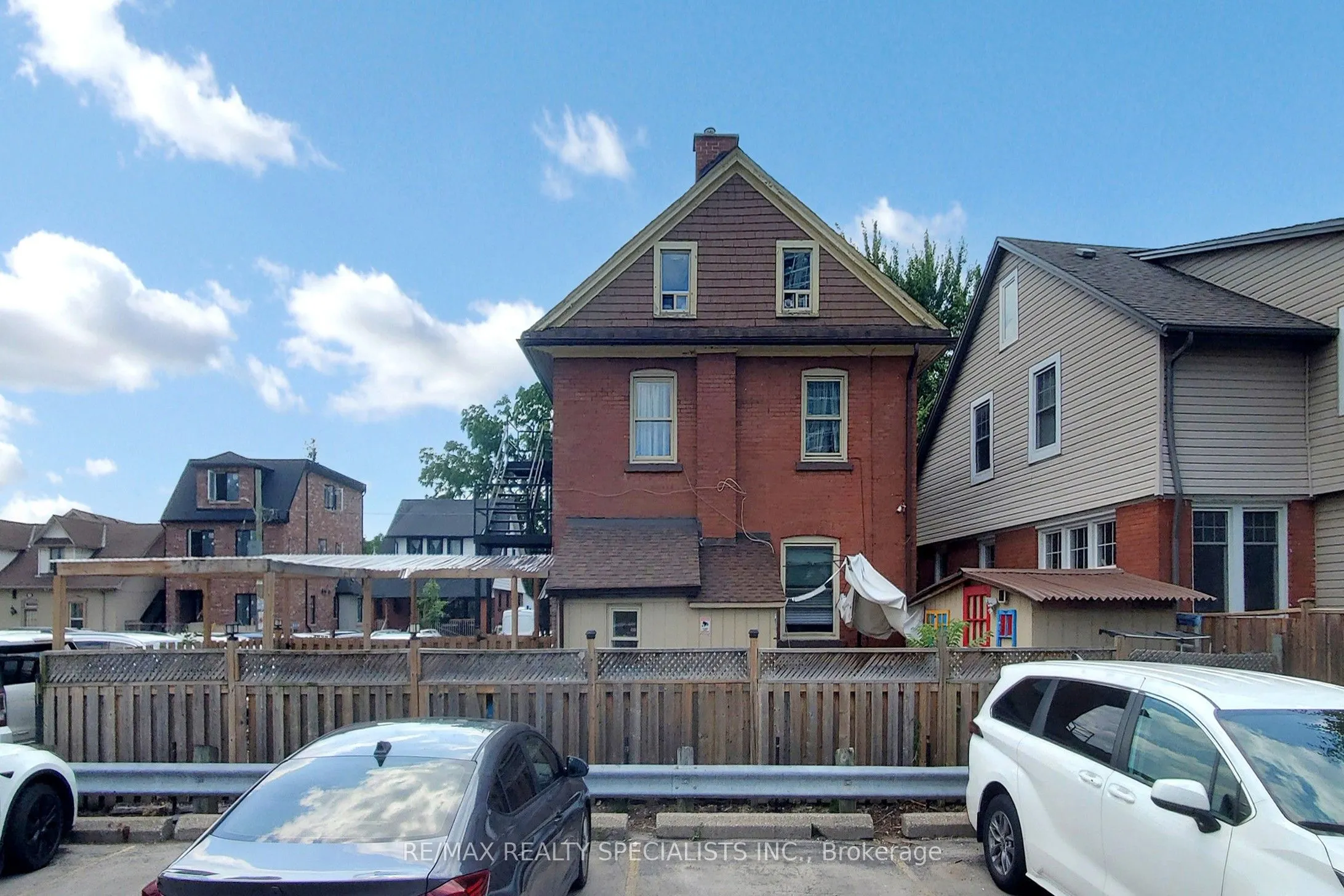 8 Mill Street N