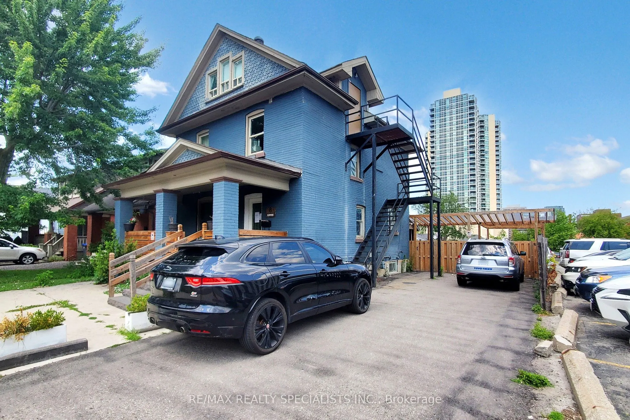 8 Mill Street N