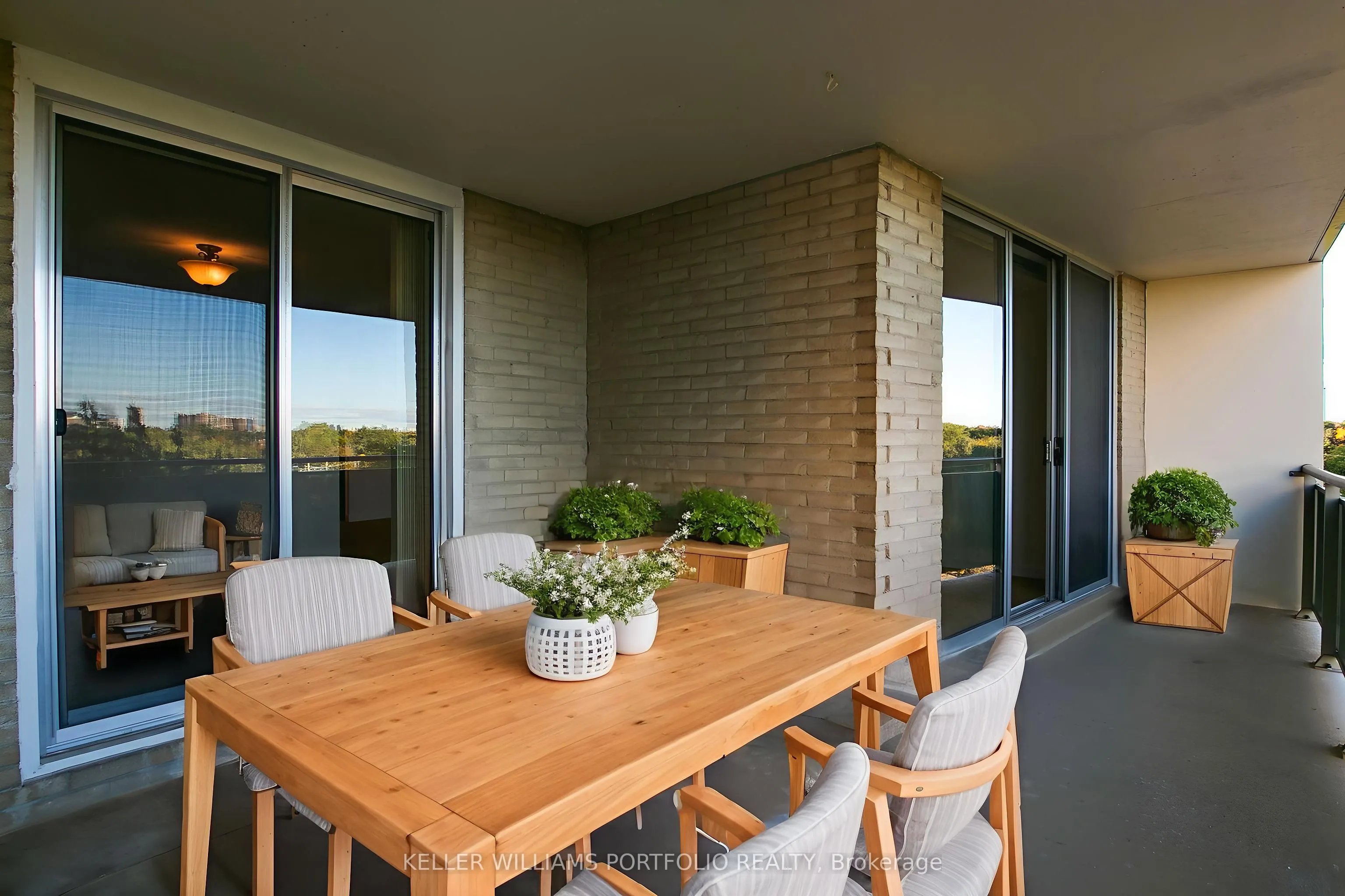 820 Burnhamthorpe Road, #710