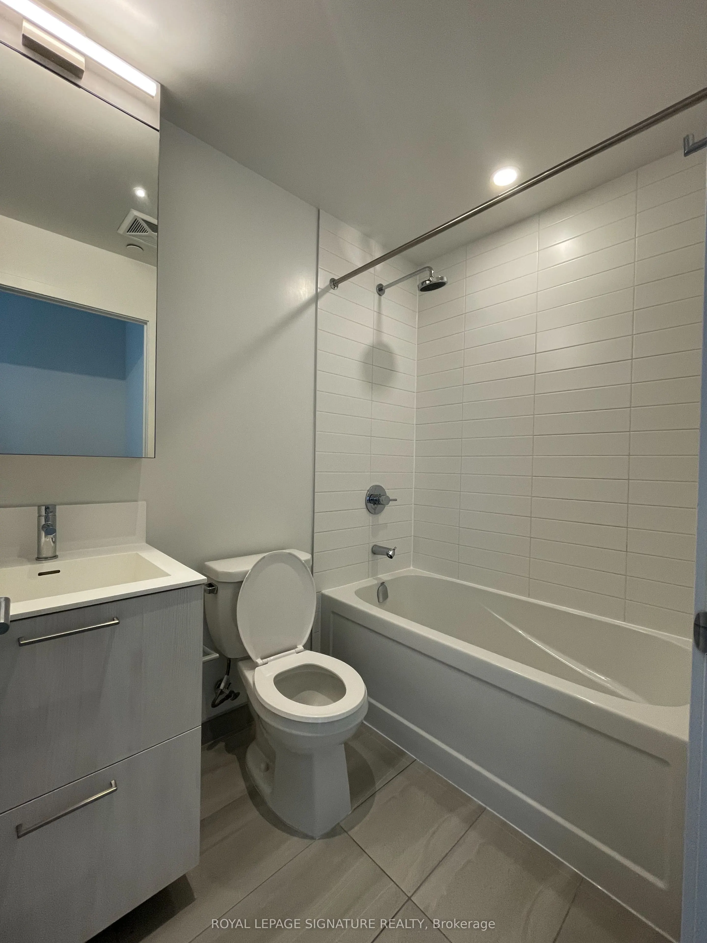 40 Lagerfeld Drive, #901