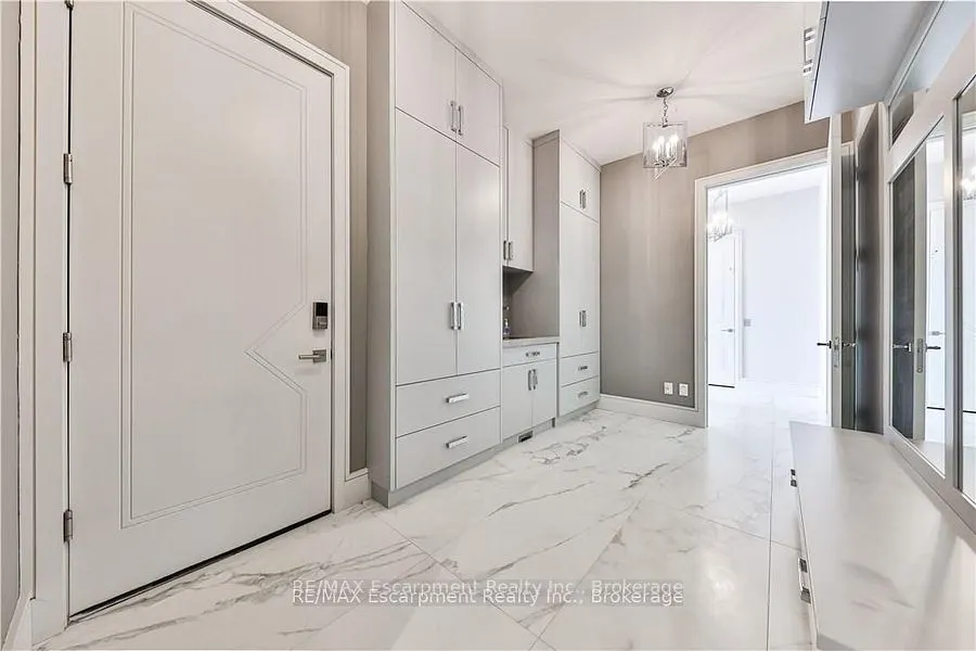 2250 Chancery Lane W