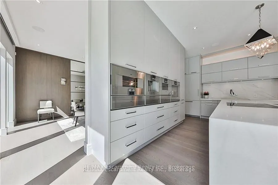 2250 Chancery Lane W