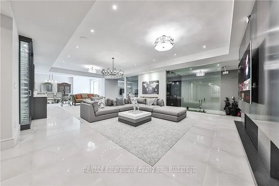2250 Chancery Lane W