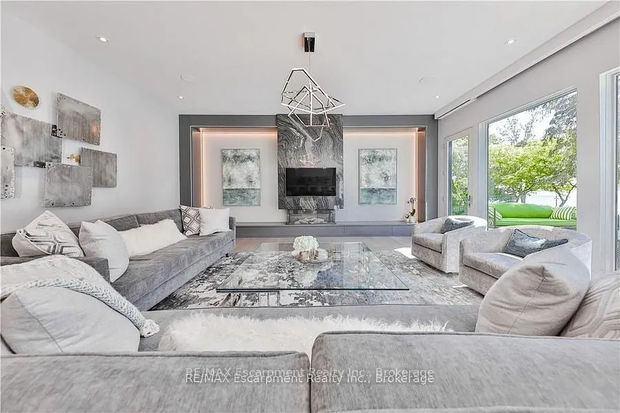 2250 Chancery Lane W