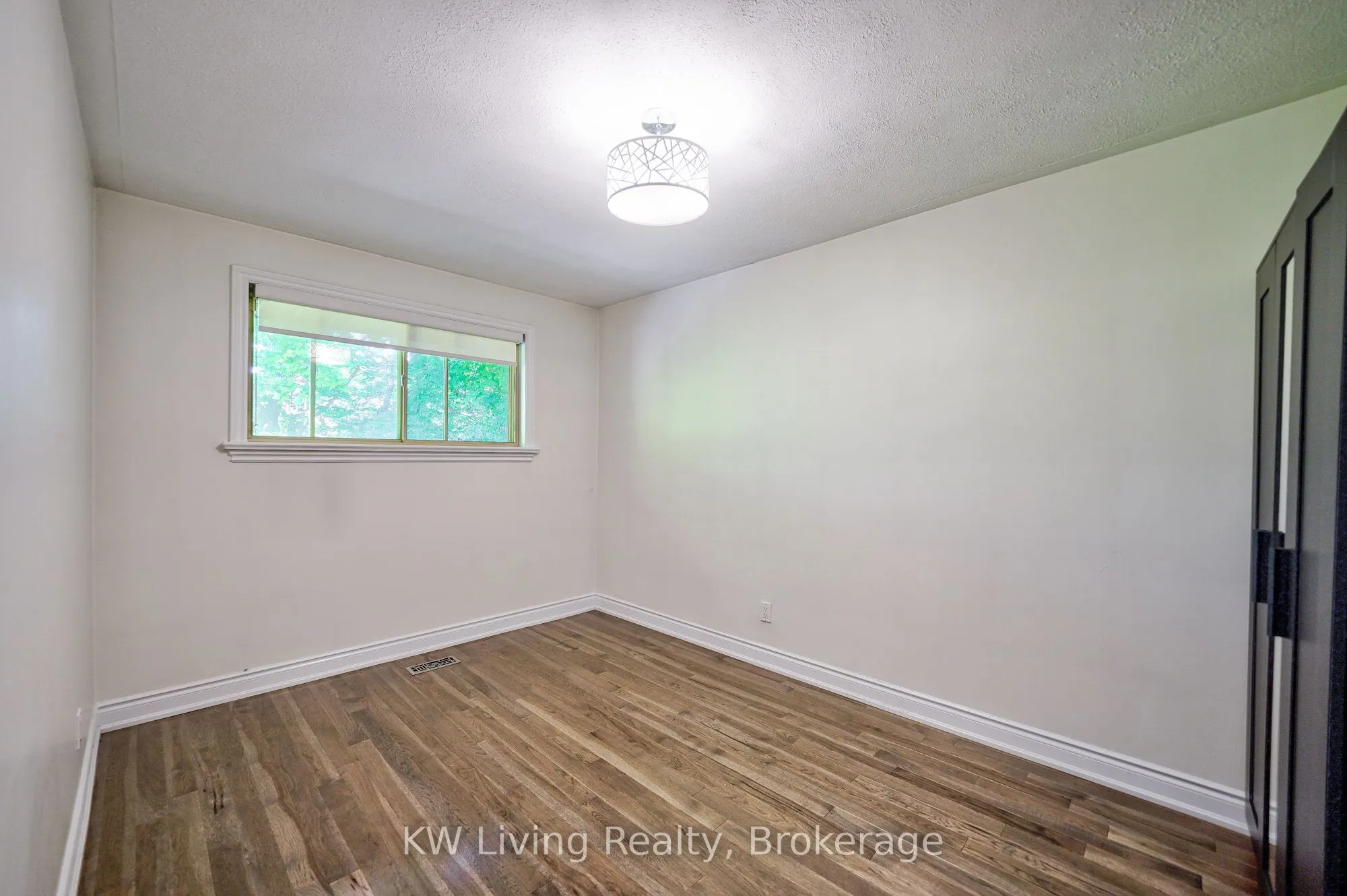 6 Hillavon Drive