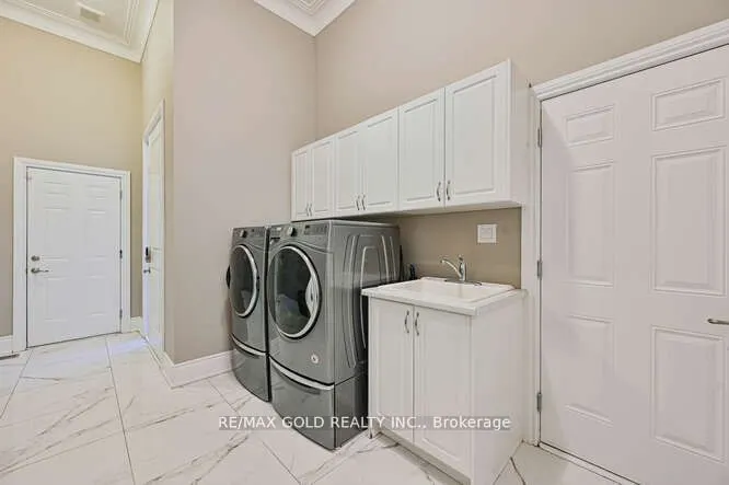 26 Adonis Close