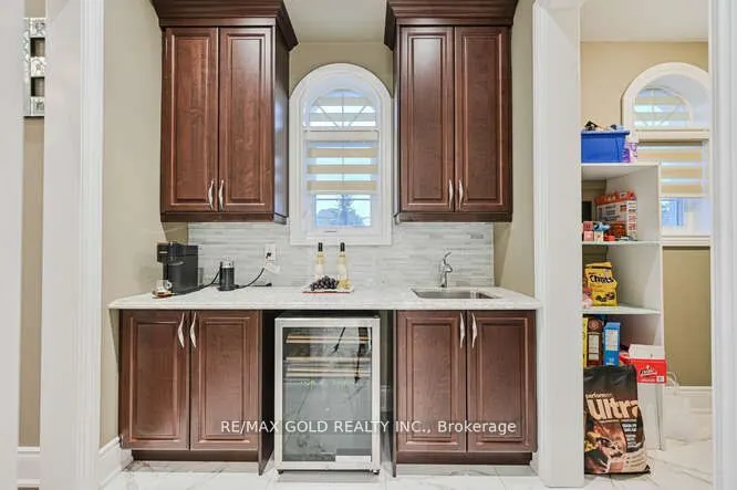 26 Adonis Close