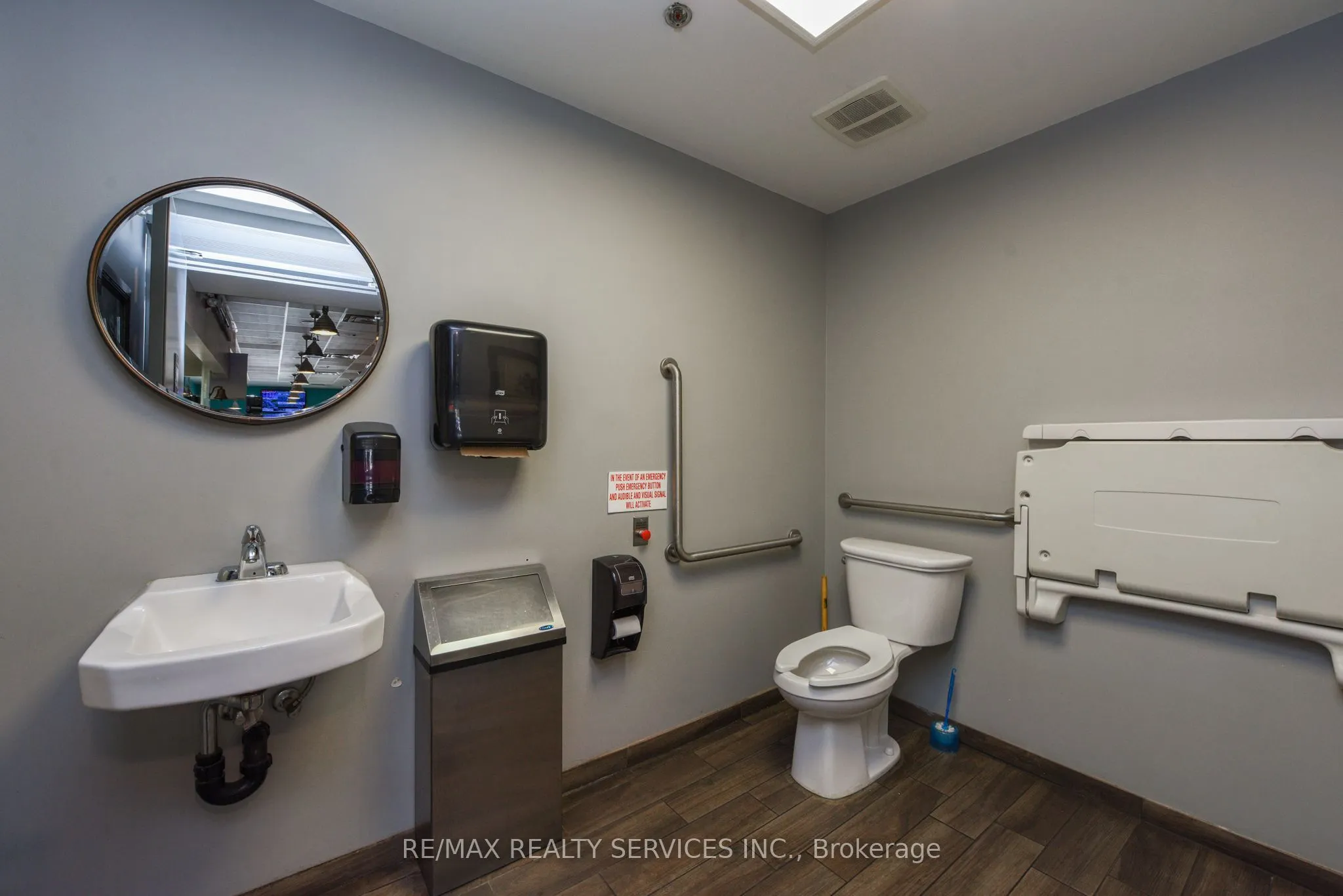180 sandalwood Parkway E