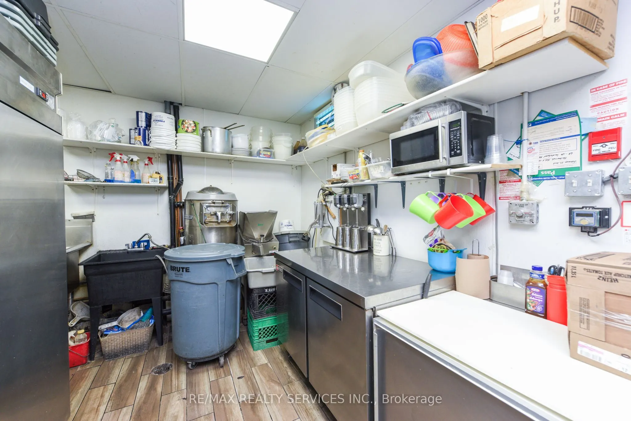 180 sandalwood Parkway E