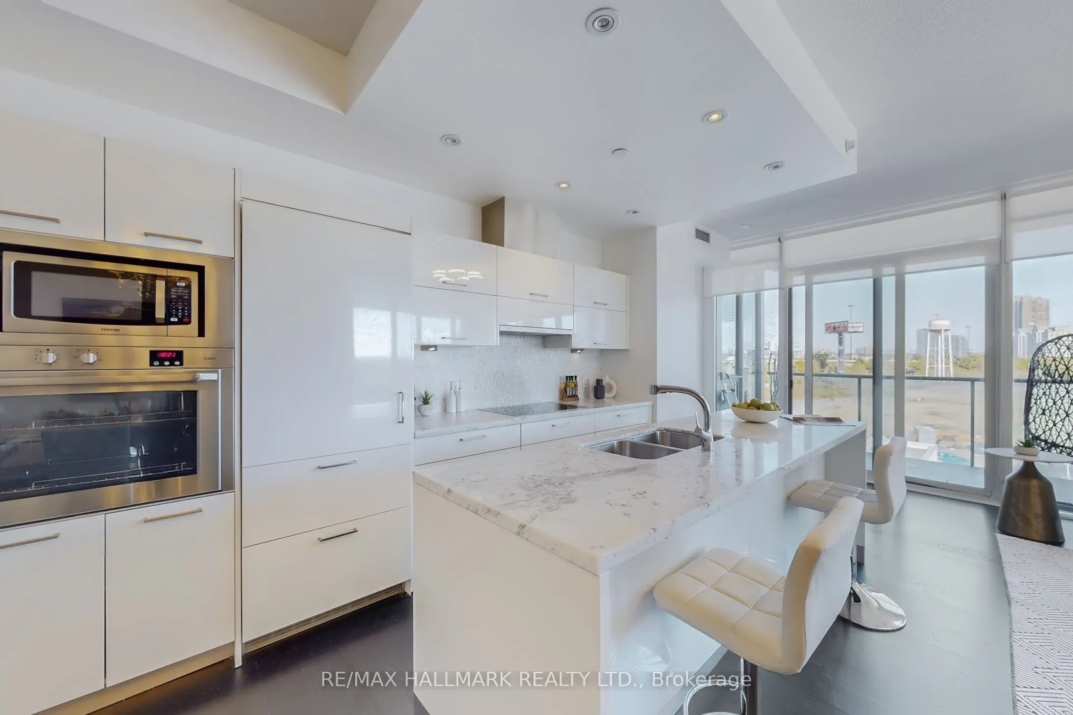 90 Park Lawn Road, #608