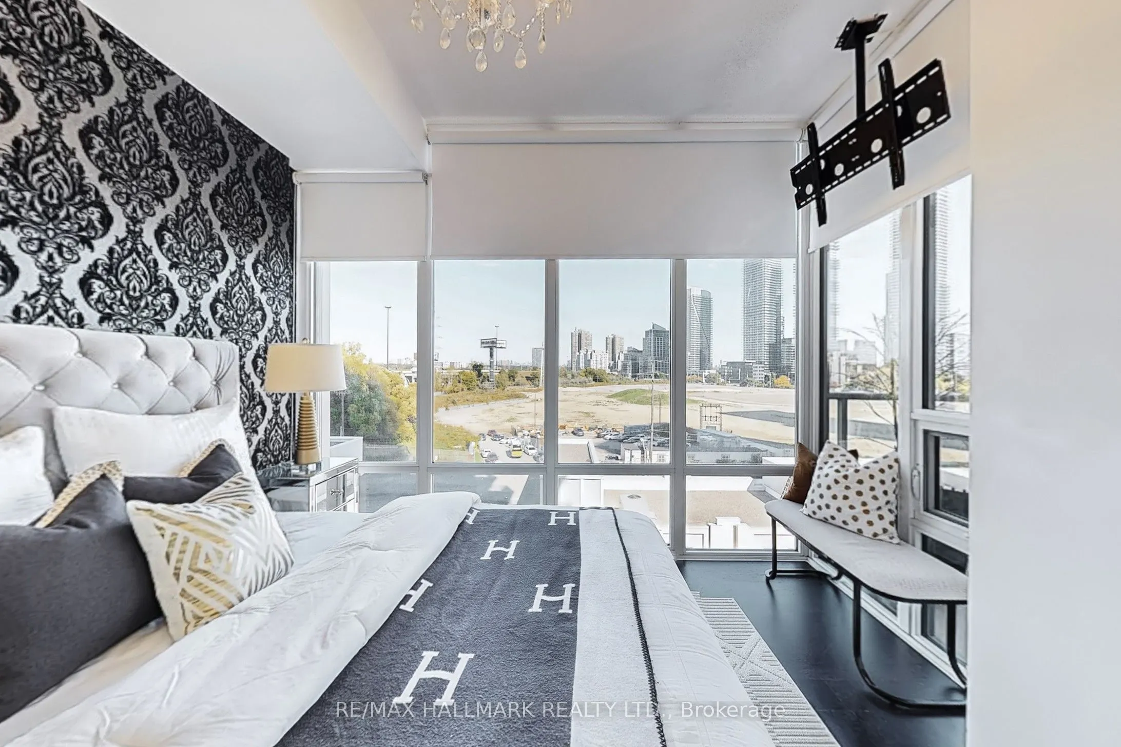 90 Park Lawn Road, #608