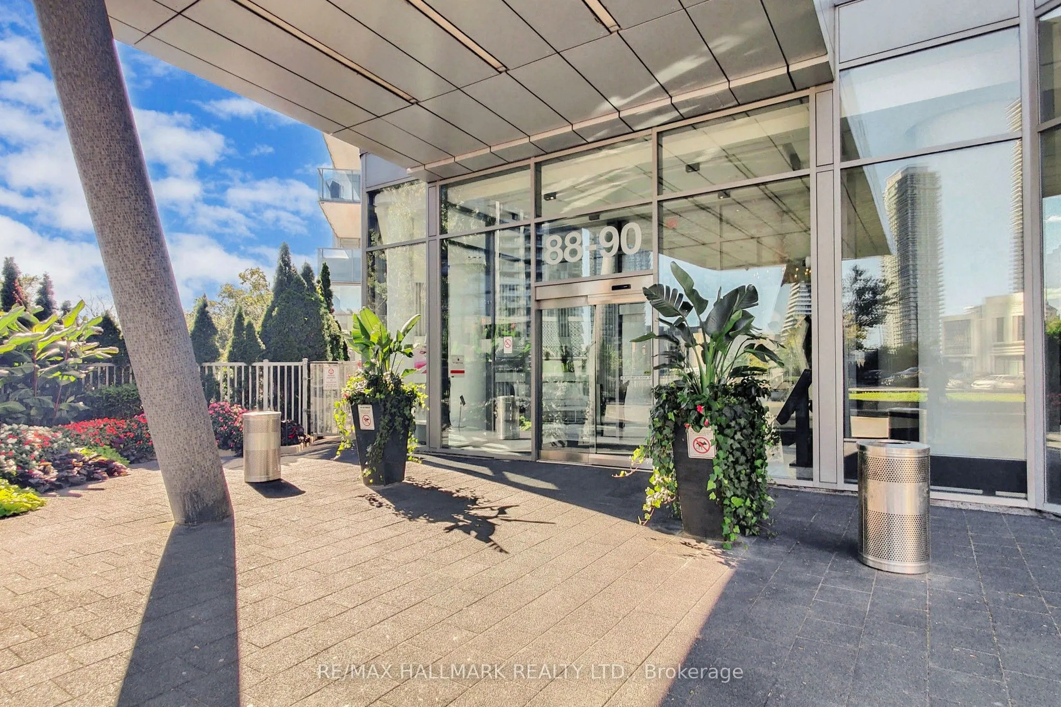 90 Park Lawn Road, #608