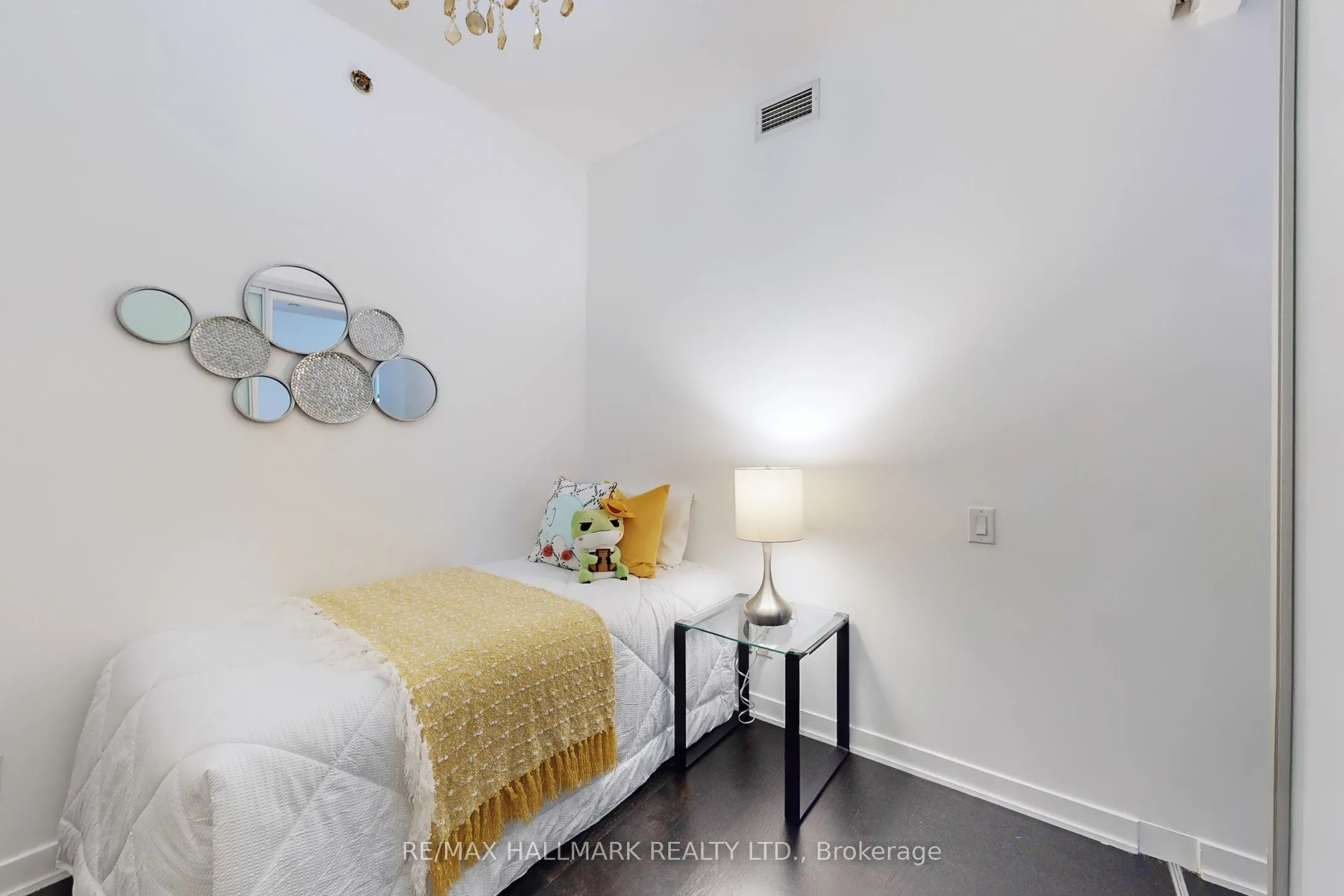 90 Park Lawn Road, #608