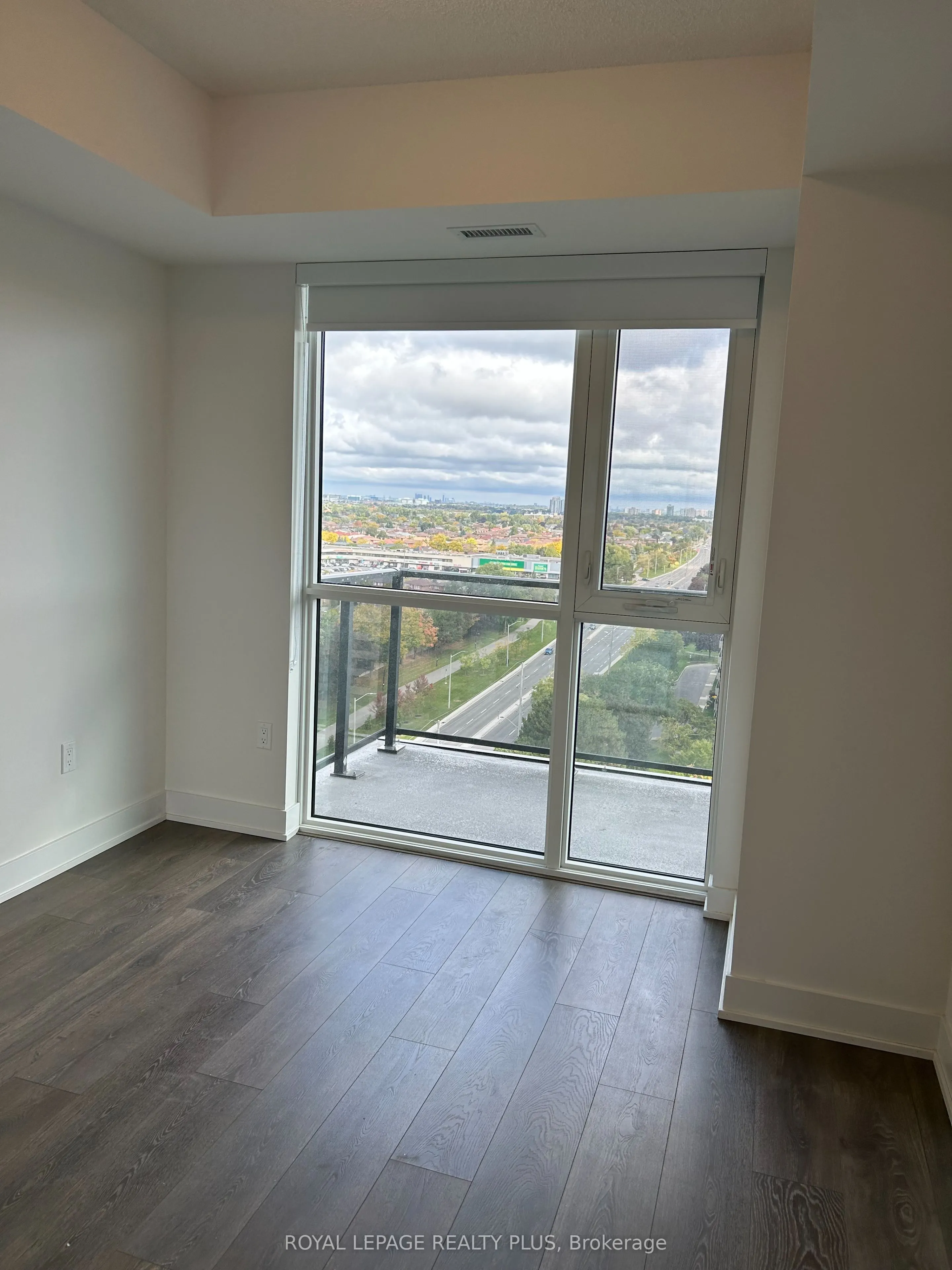 204 Burnhamthorpe Road E, #1308