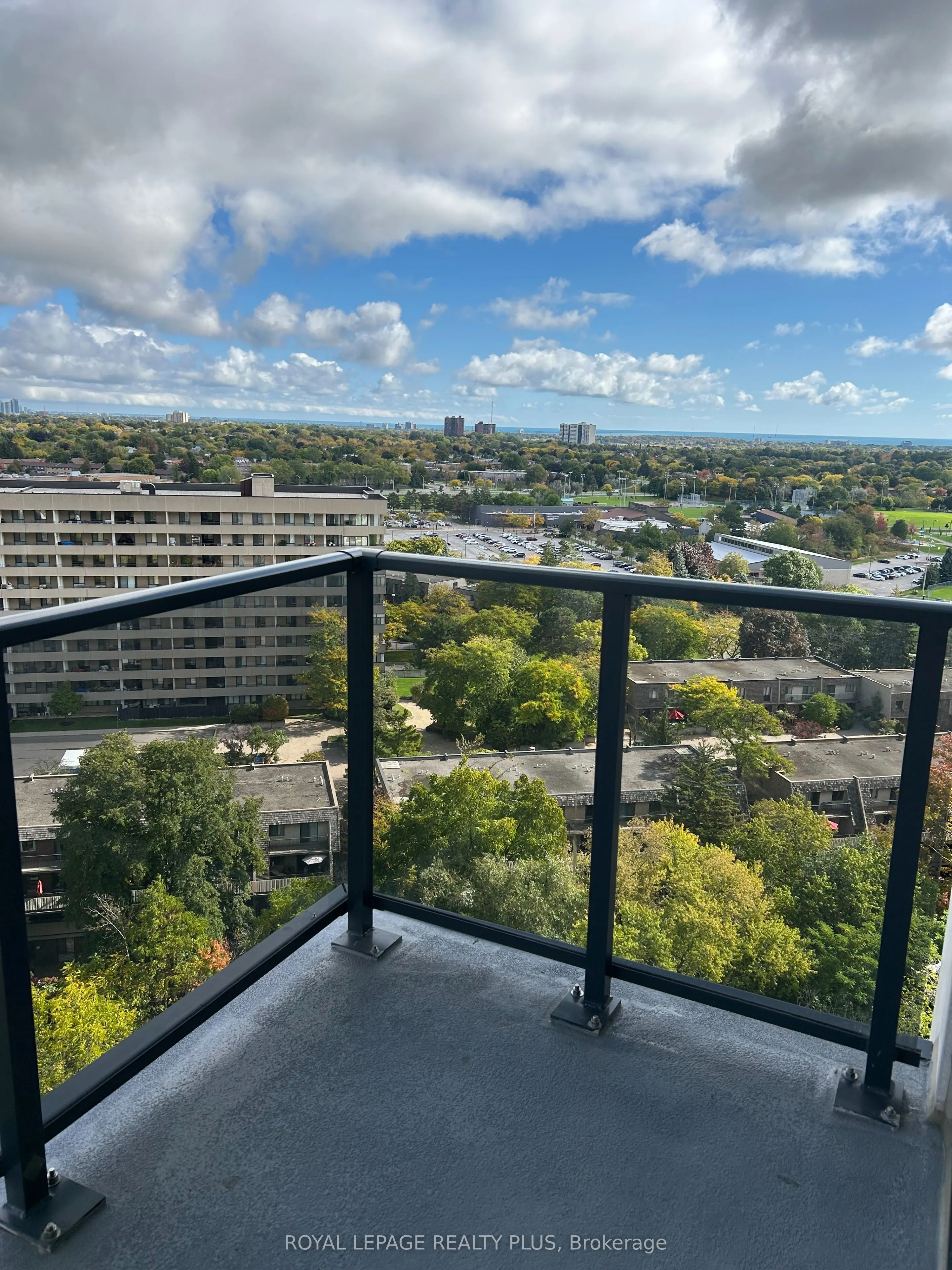 204 Burnhamthorpe Road E, #1308