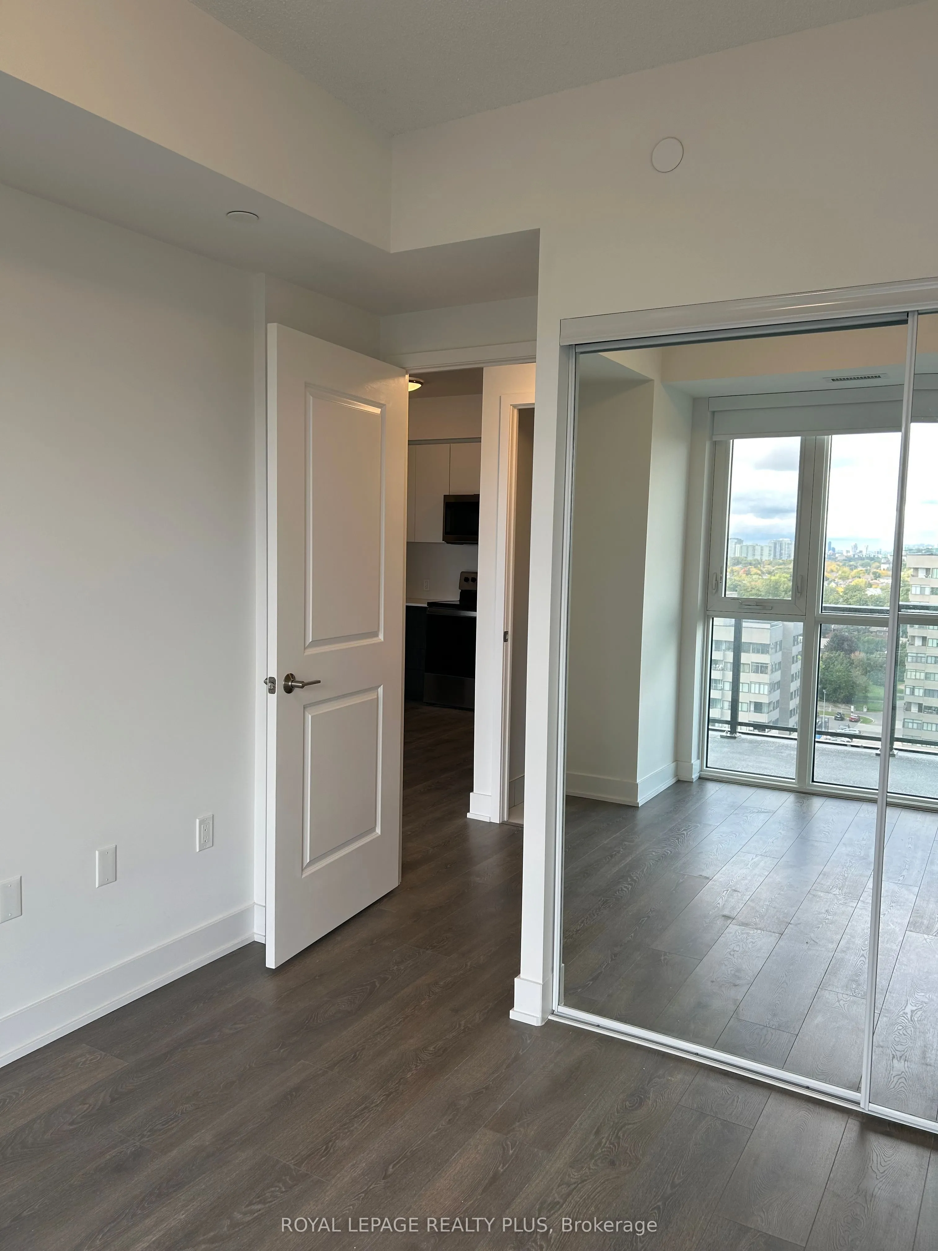 204 Burnhamthorpe Road E, #1308