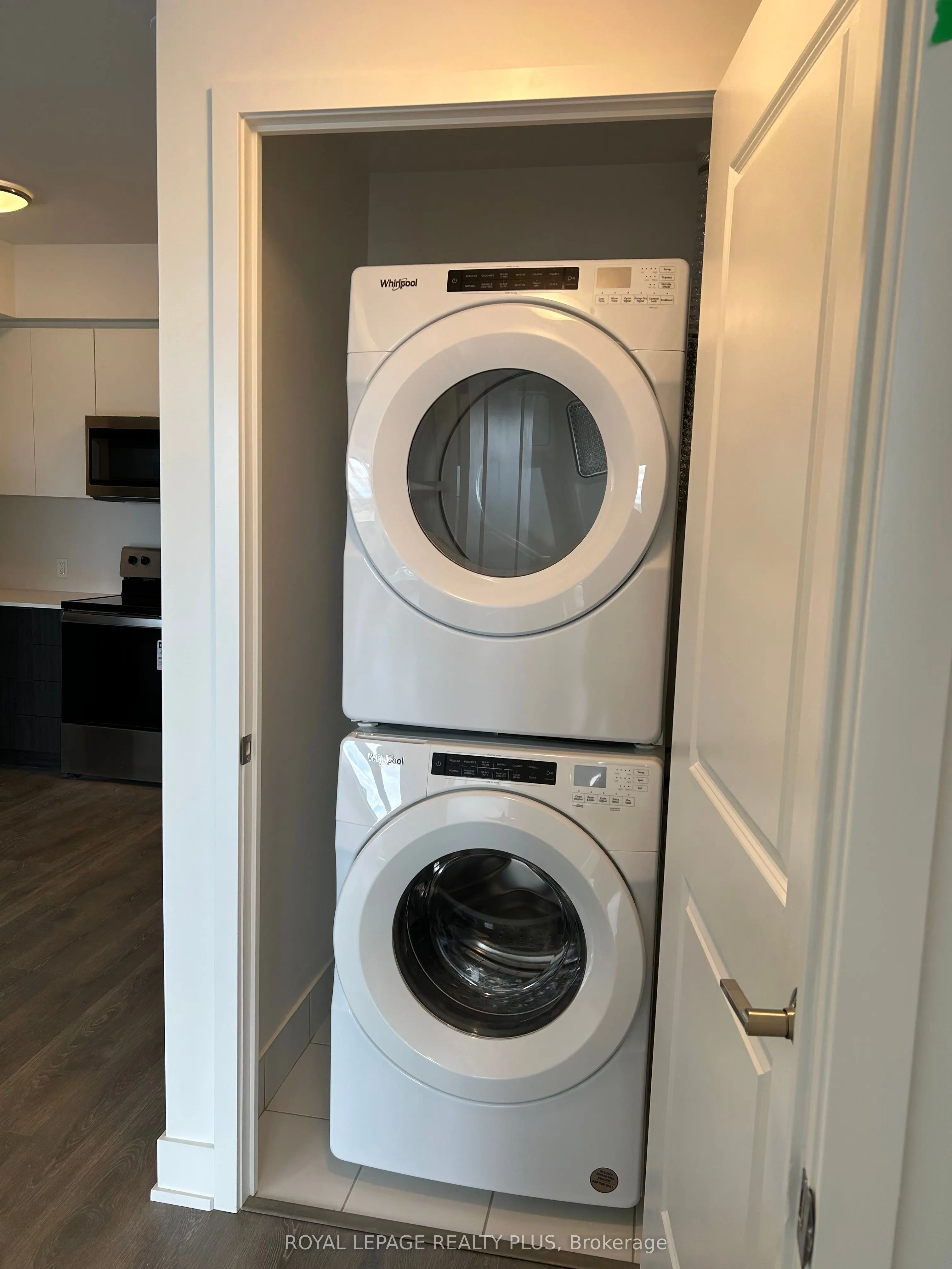 204 Burnhamthorpe Road E, #1308