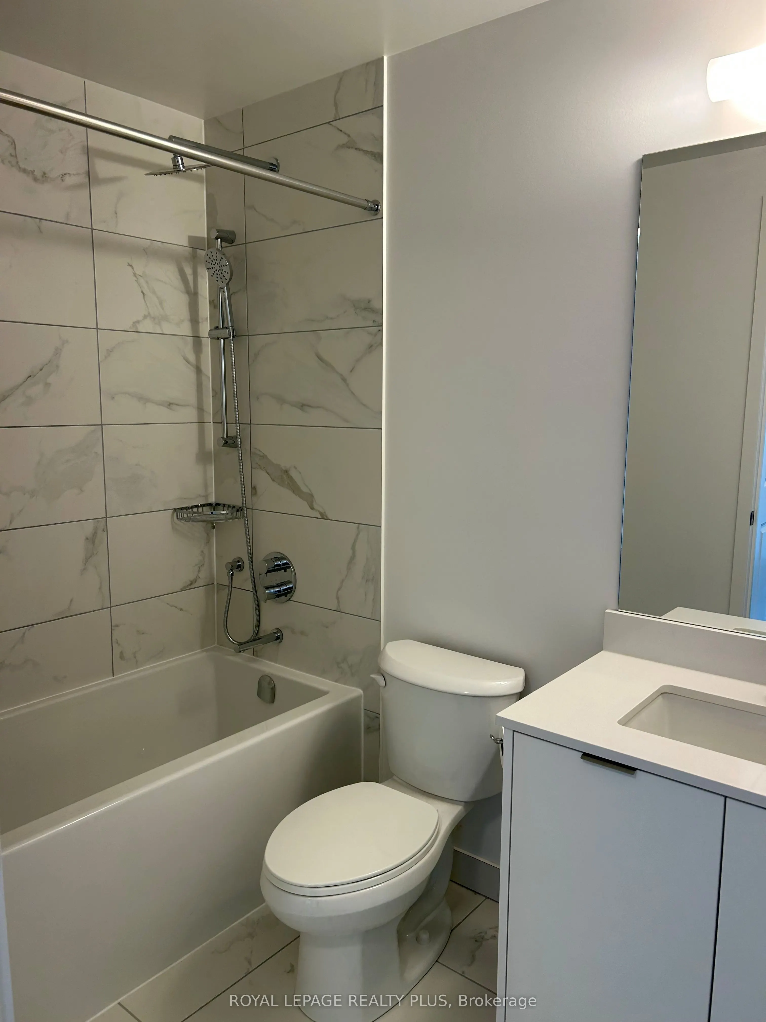 204 Burnhamthorpe Road E, #1308