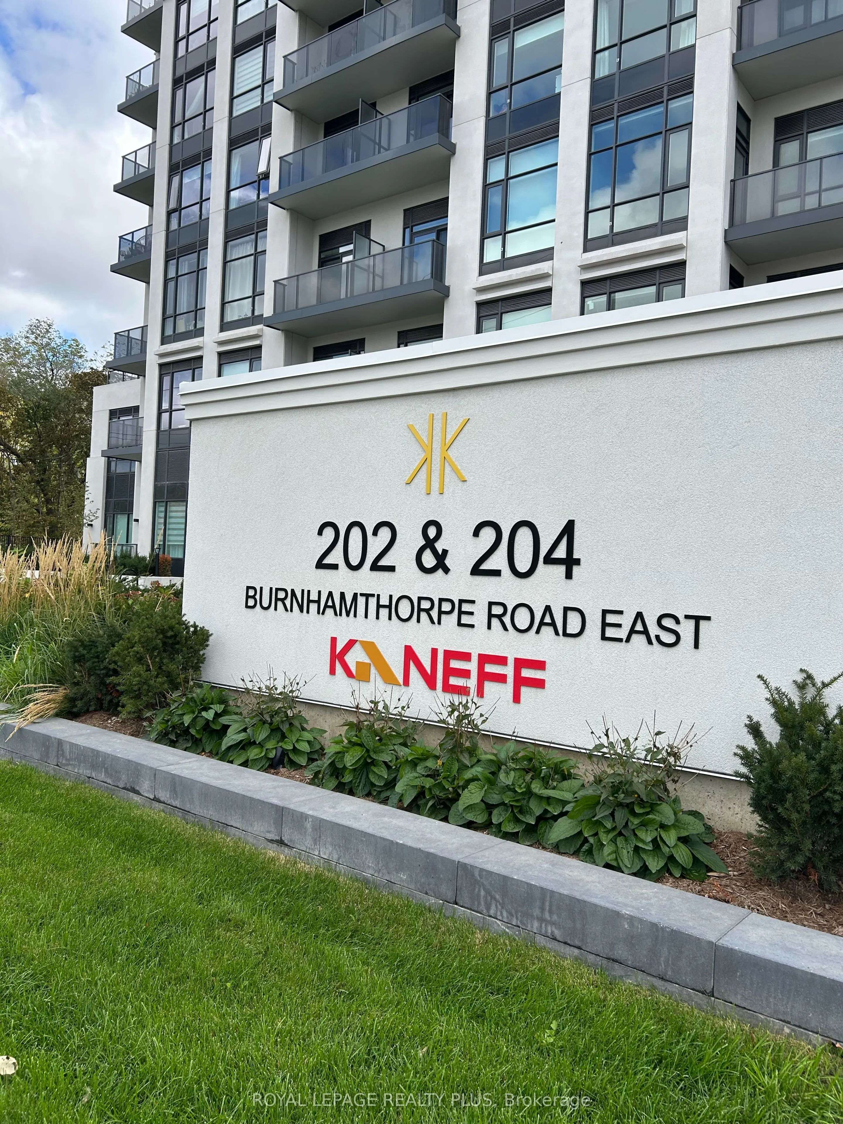 204 Burnhamthorpe Road E, #1308