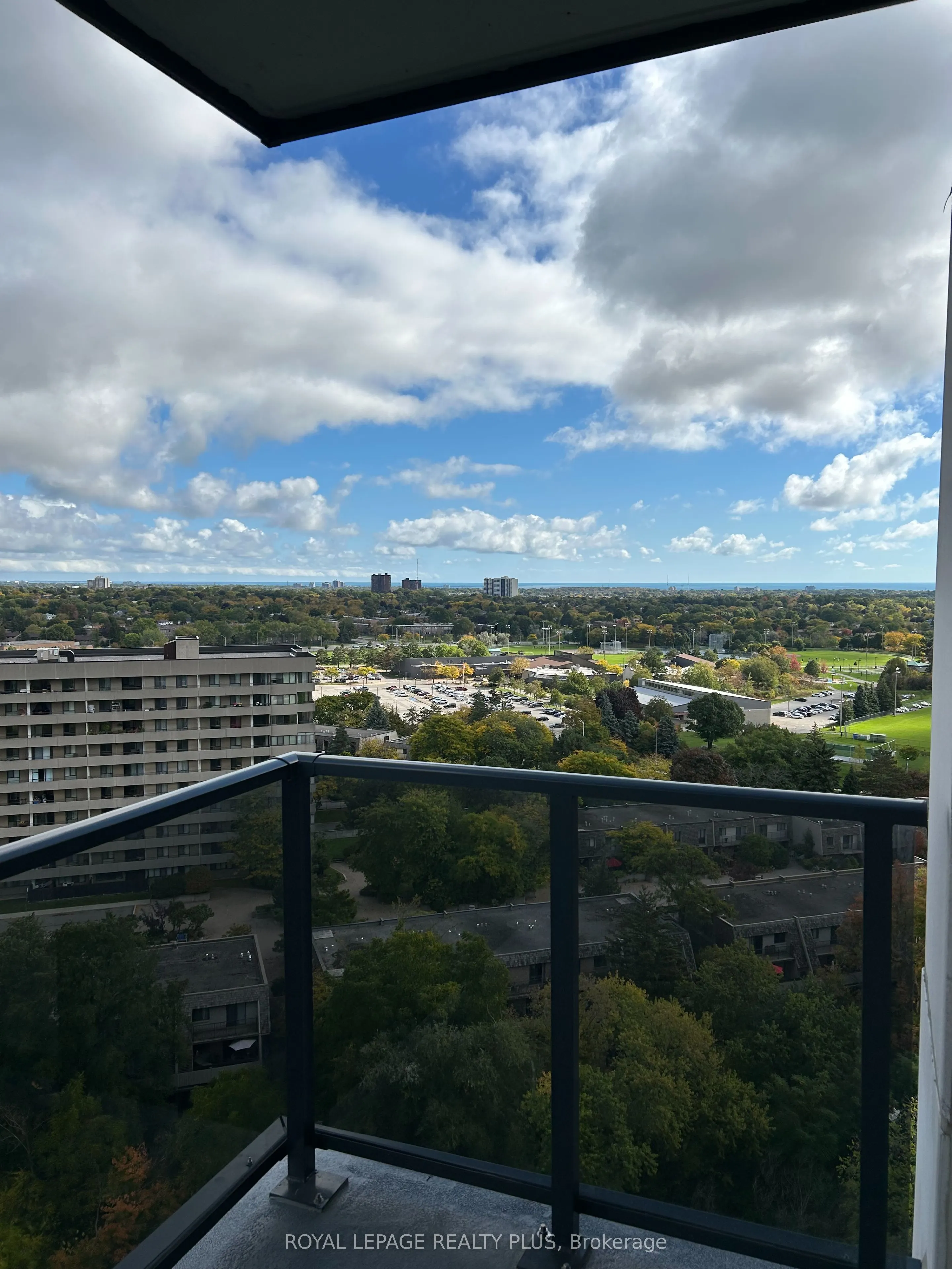 204 Burnhamthorpe Road E, #1308