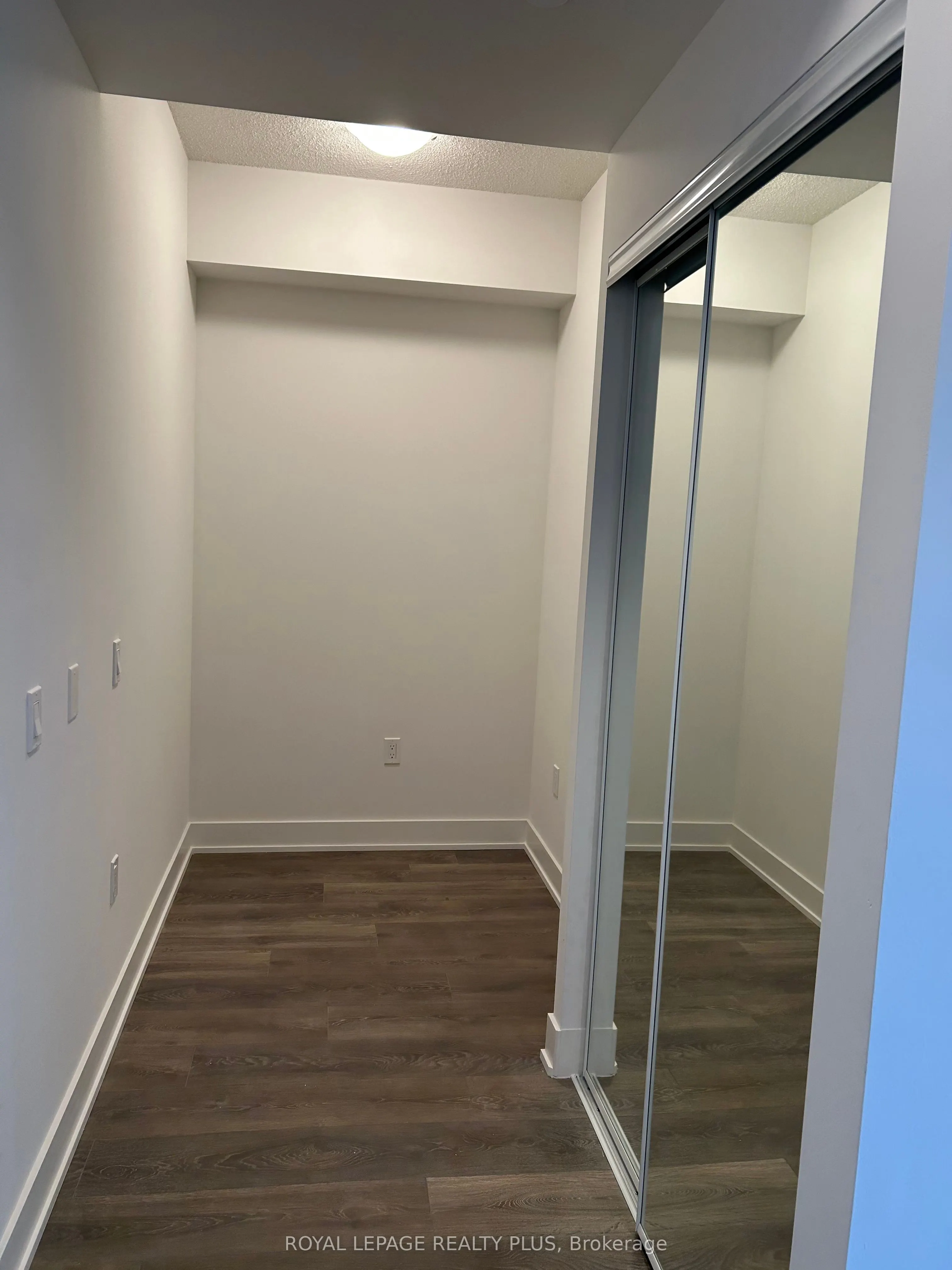 204 Burnhamthorpe Road E, #1308