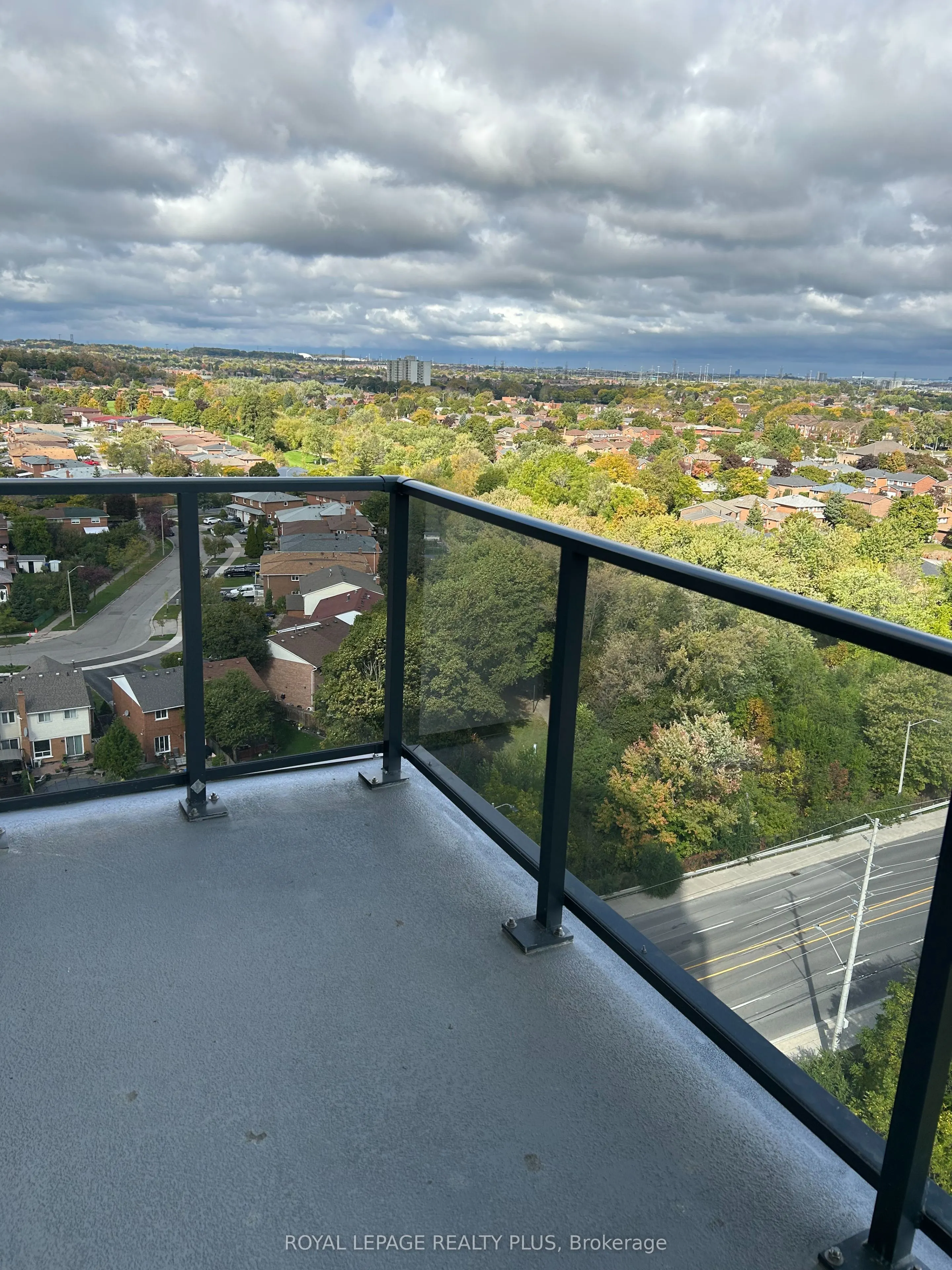204 Burnhamthorpe Road E, #1308