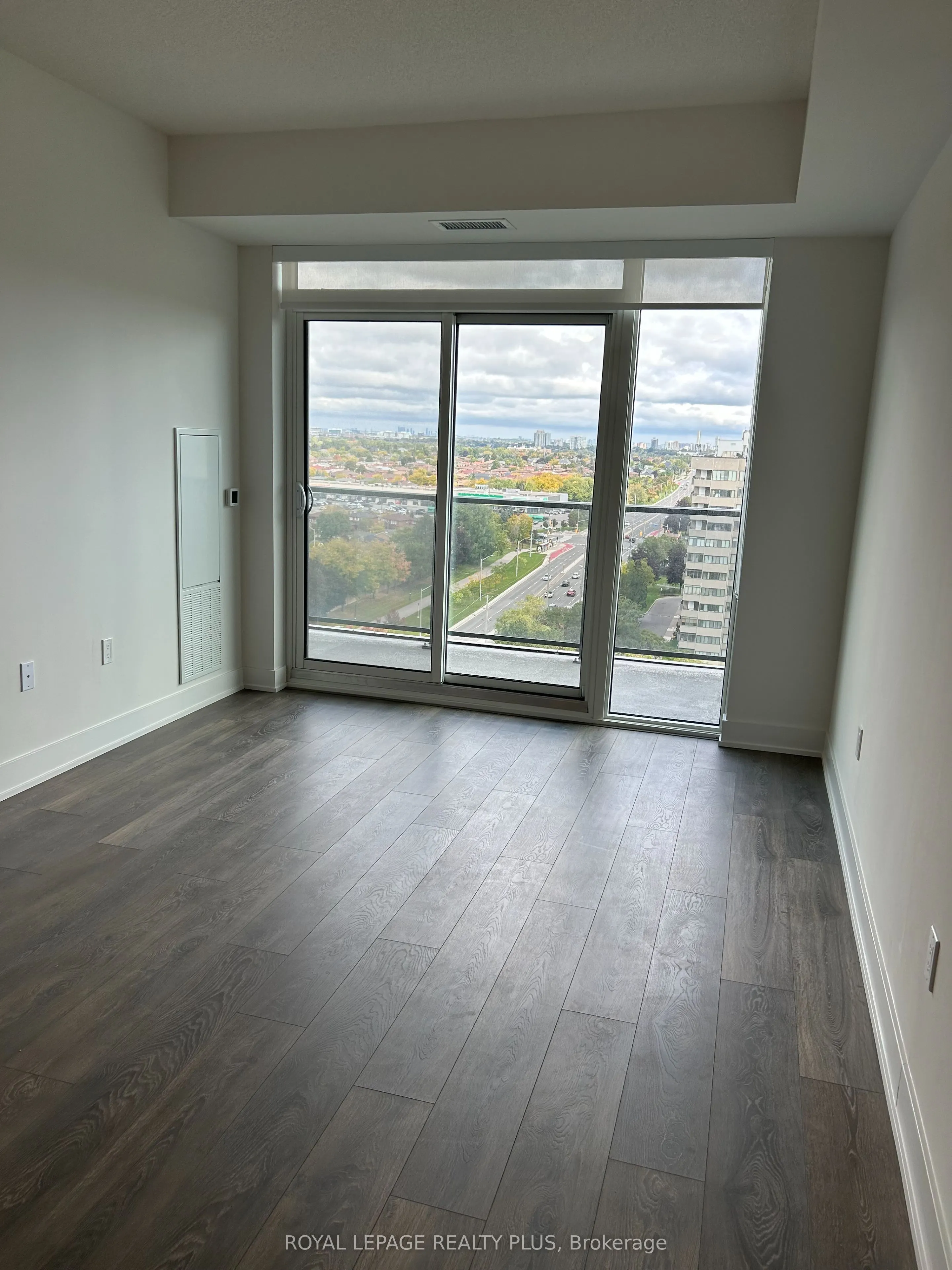 204 Burnhamthorpe Road E, #1308