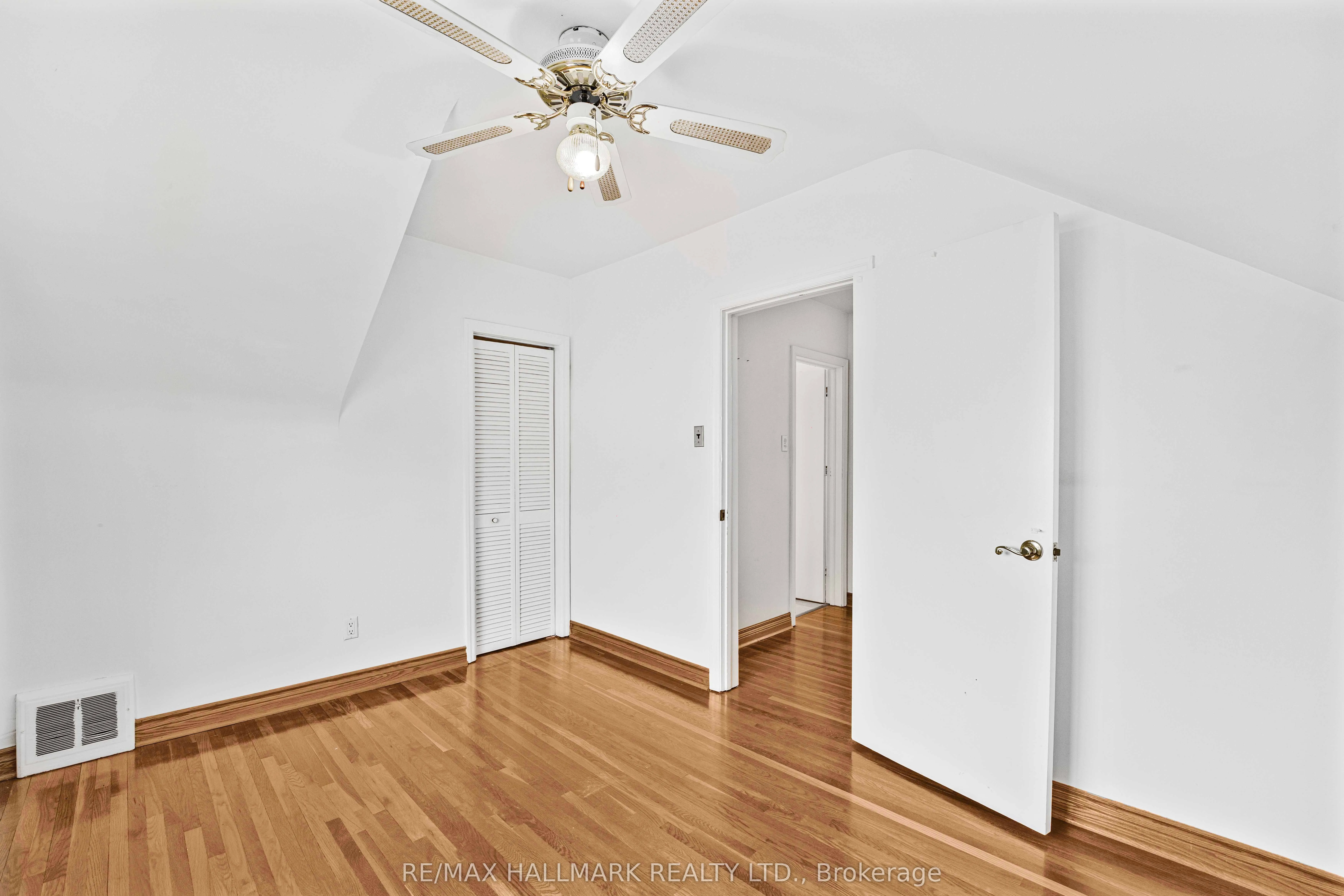 17 Tofield Crescent