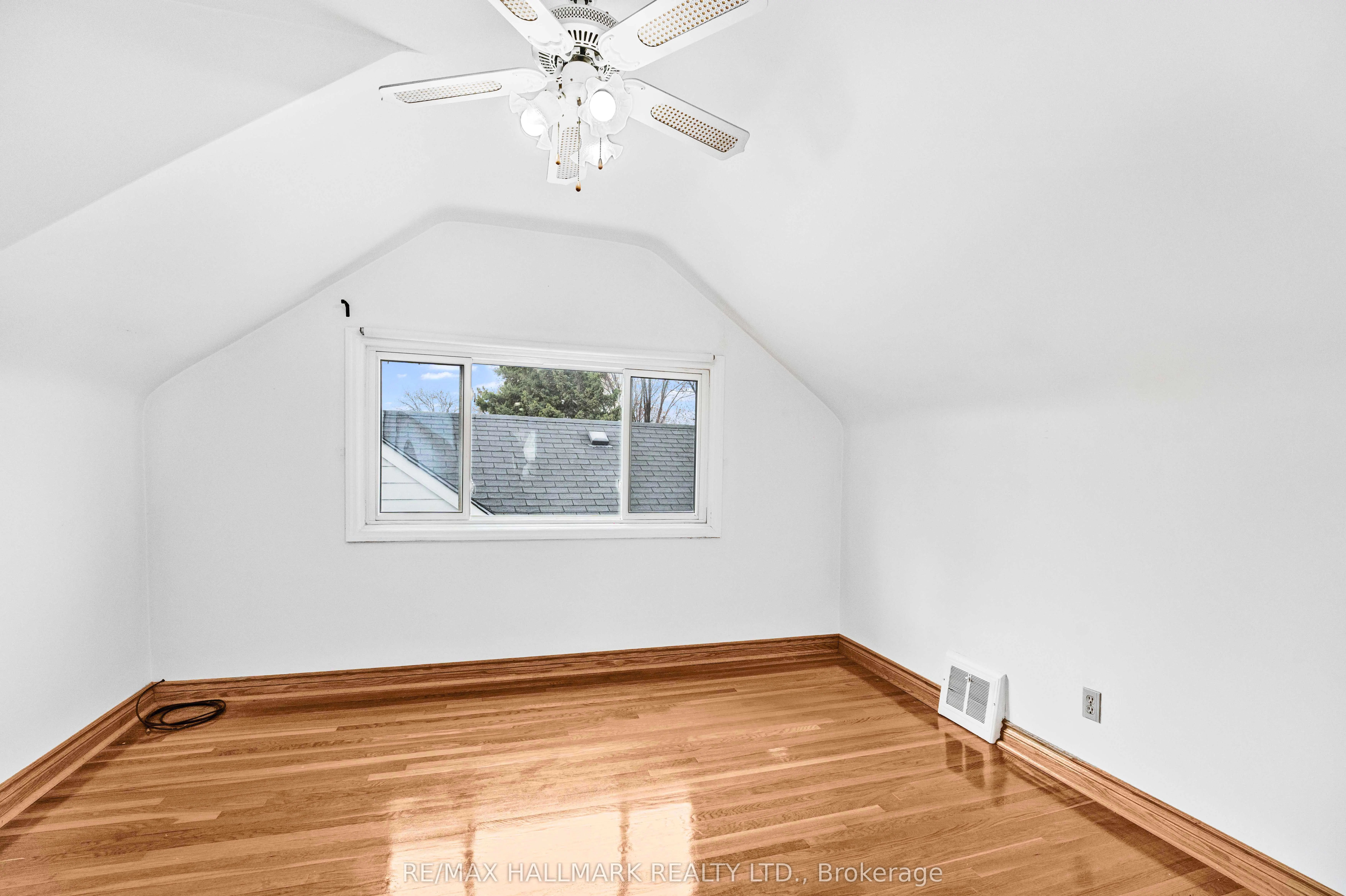 17 Tofield Crescent