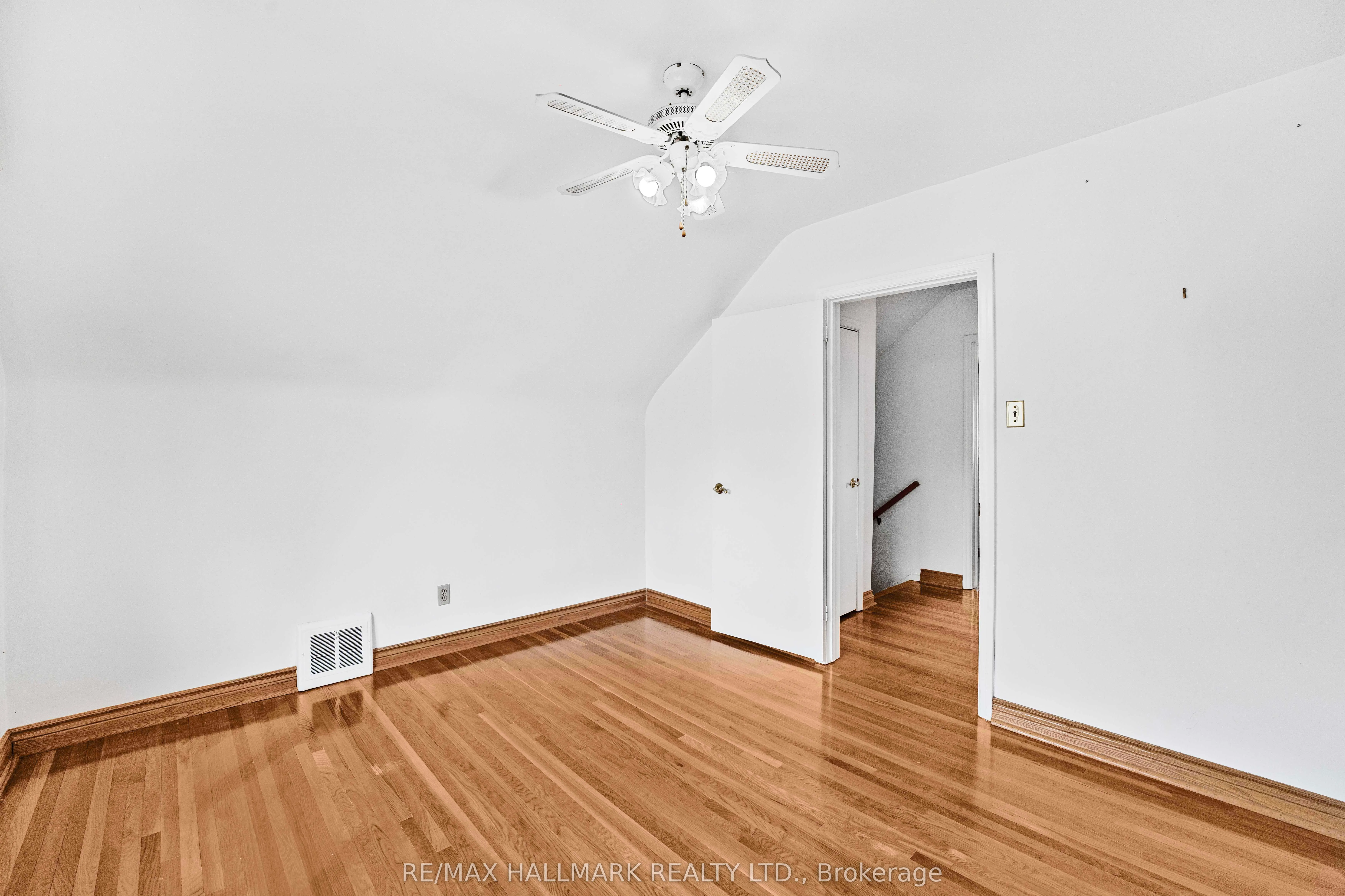 17 Tofield Crescent