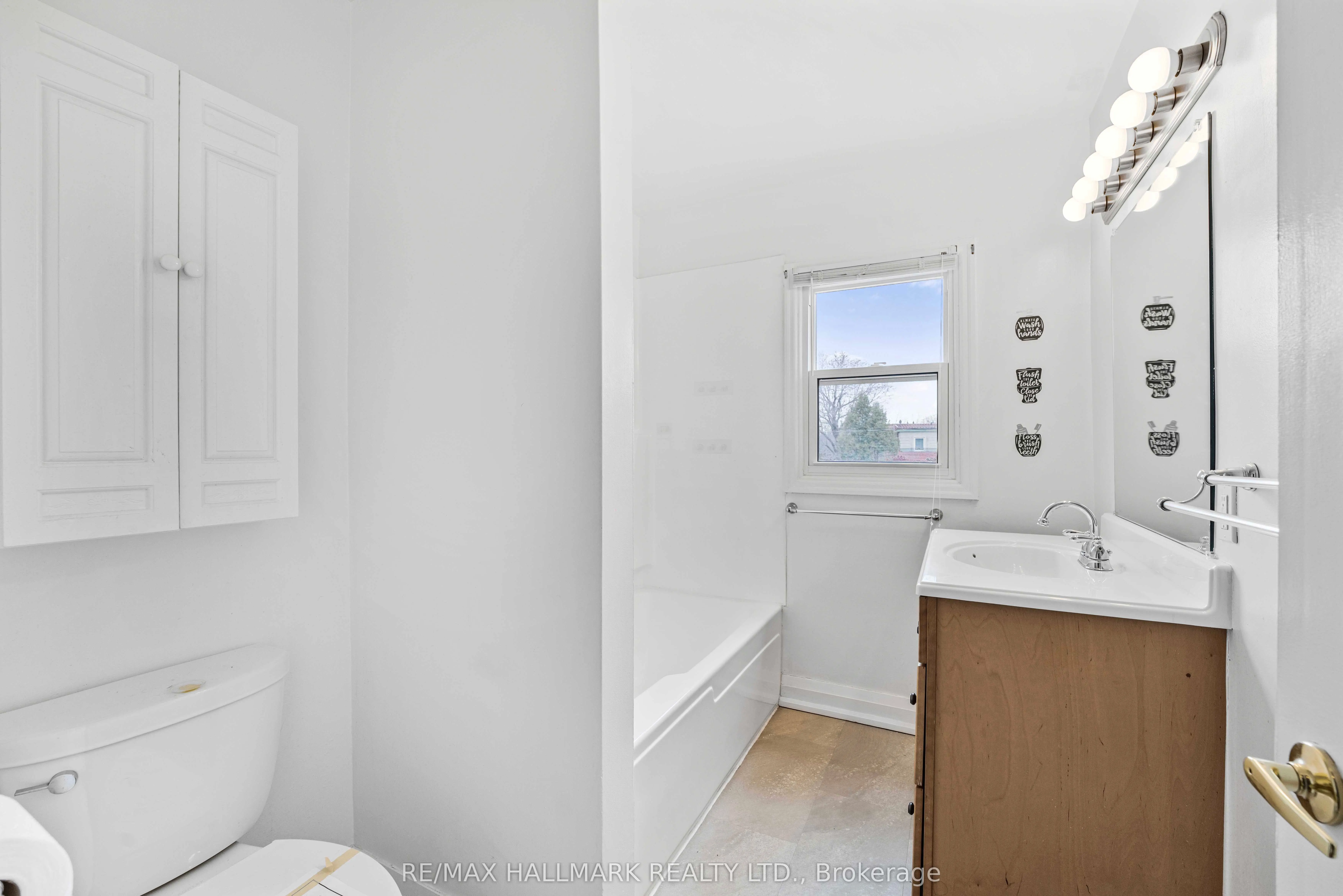 17 Tofield Crescent