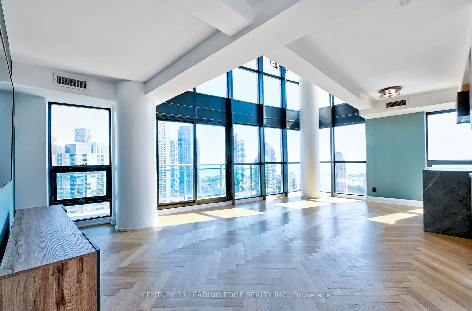 155 Legion Road N, #2704