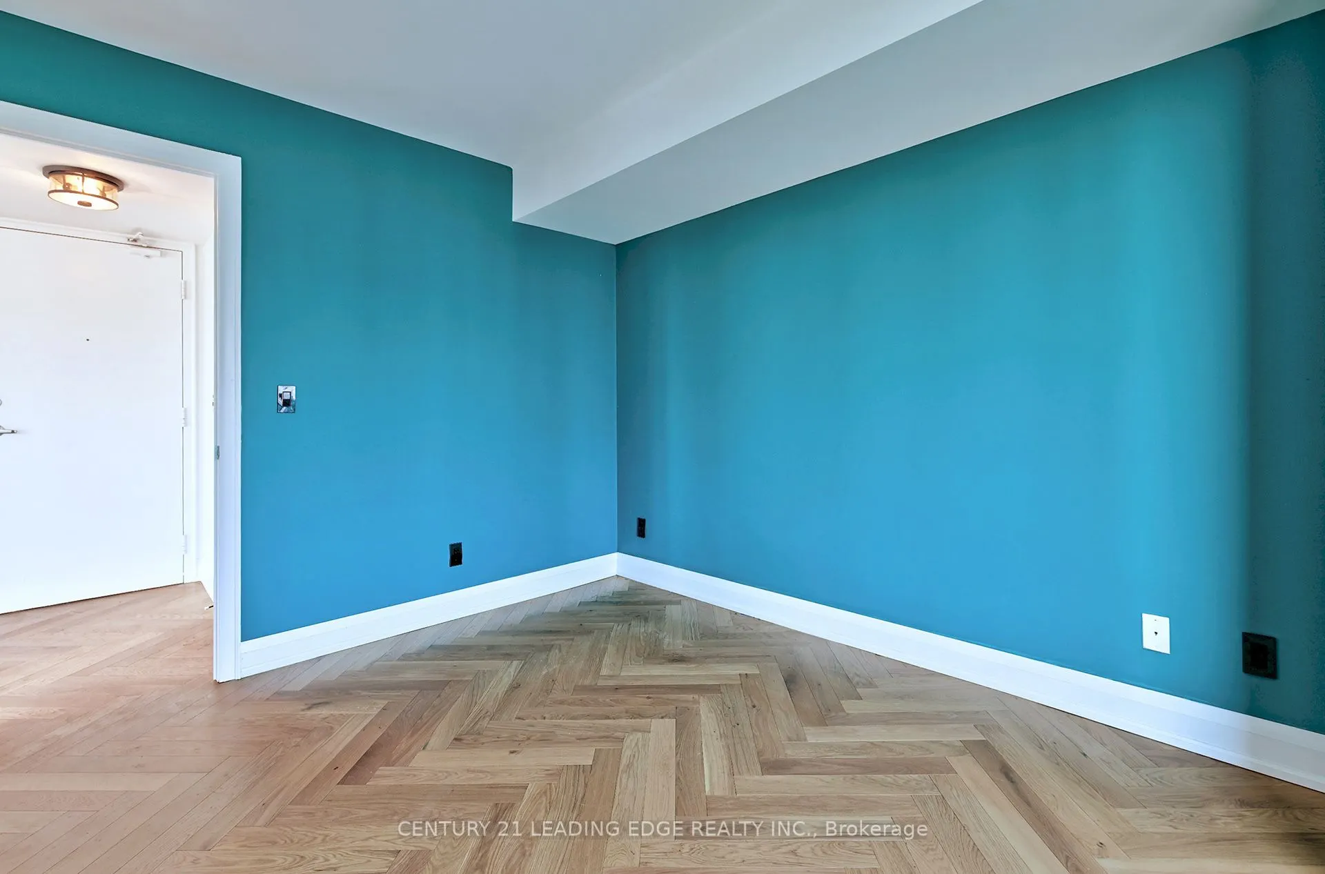 155 Legion Road N, #2704