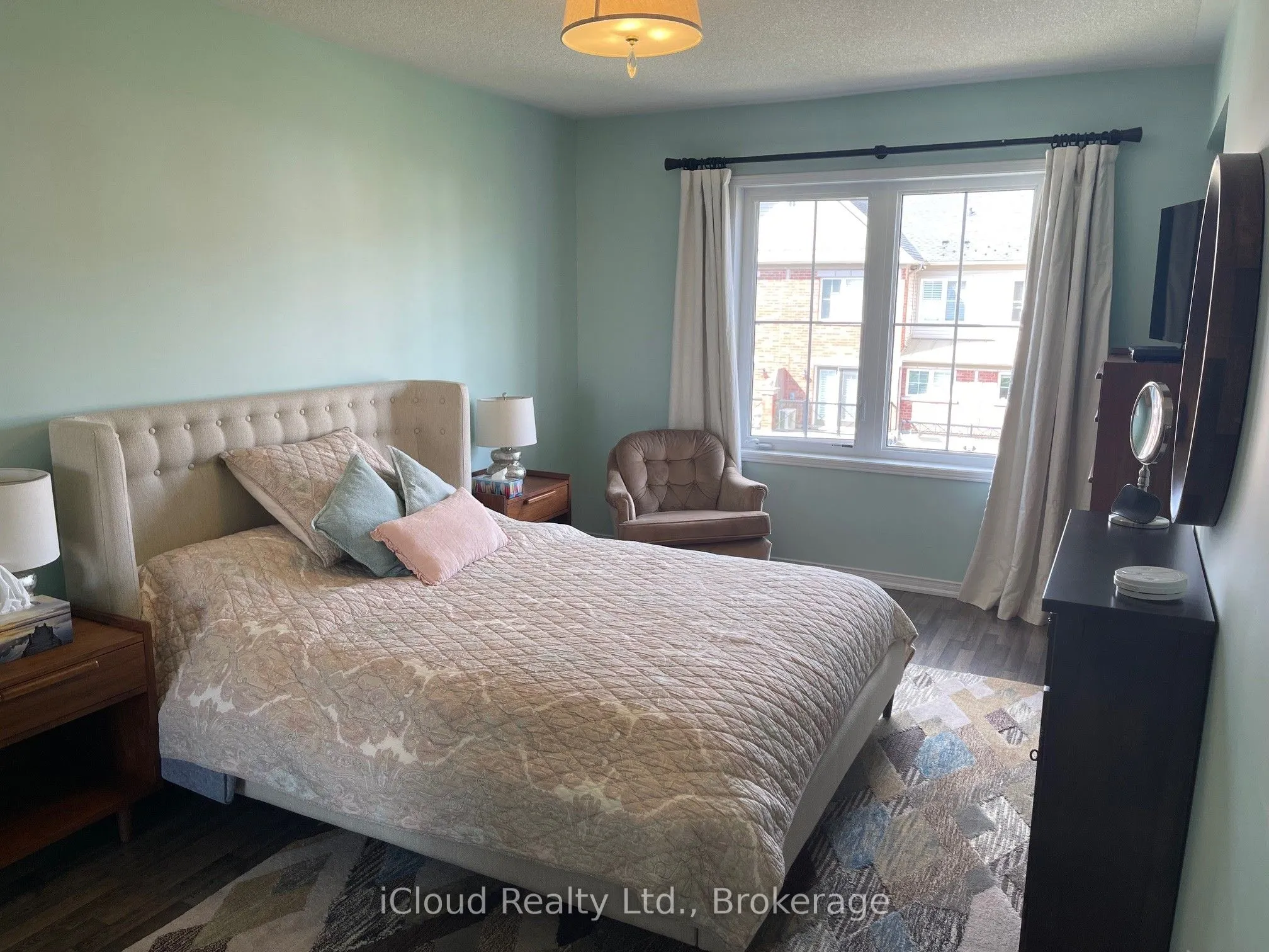2492 Post Road, #8