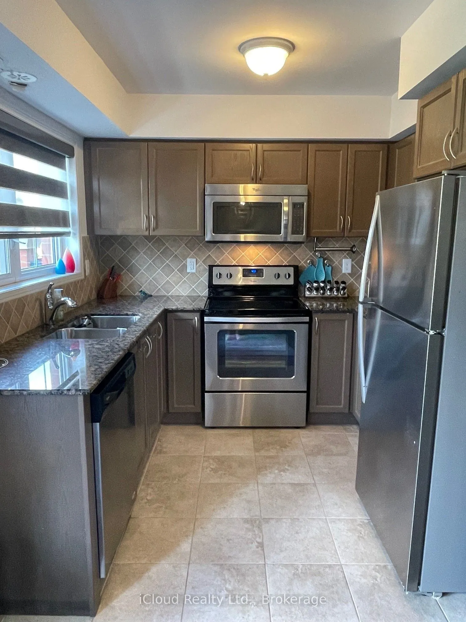 2492 Post Road, #8