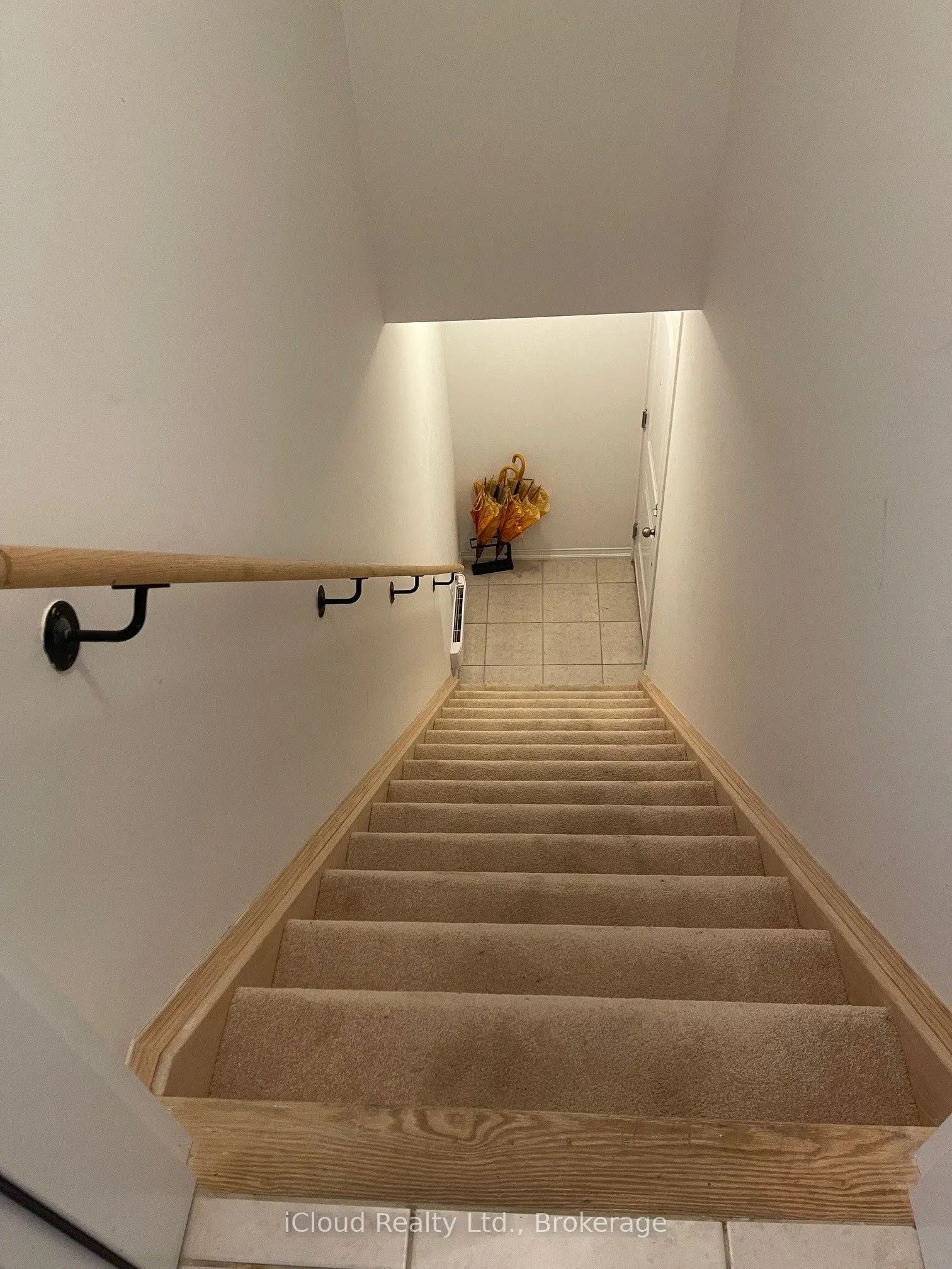 2492 Post Road, #8
