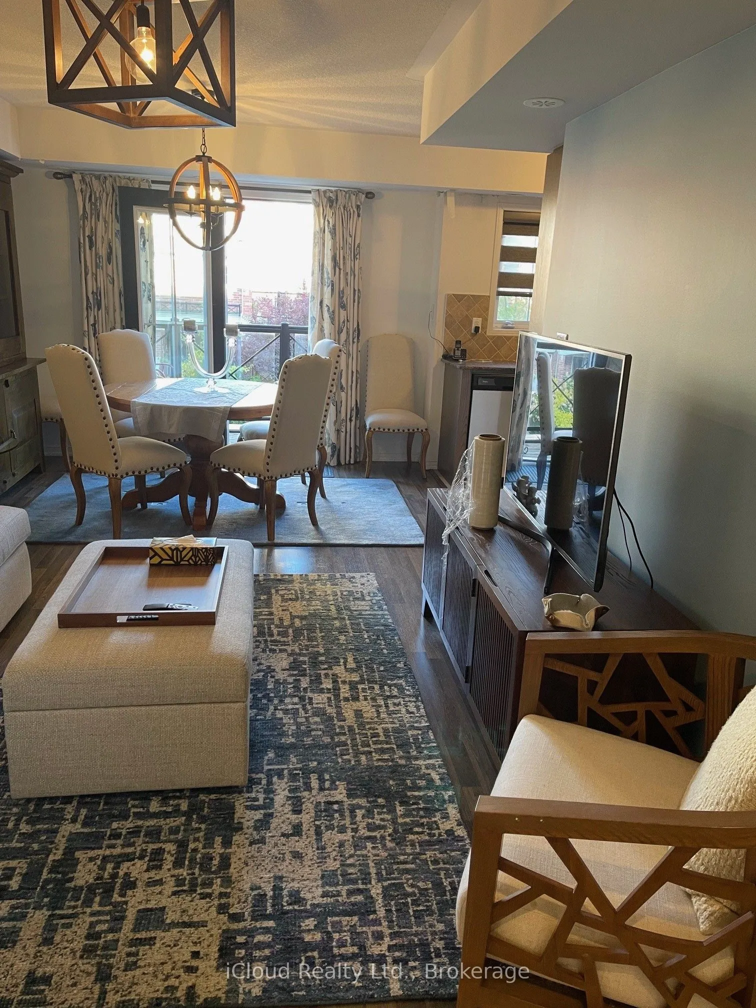 2492 Post Road, #8