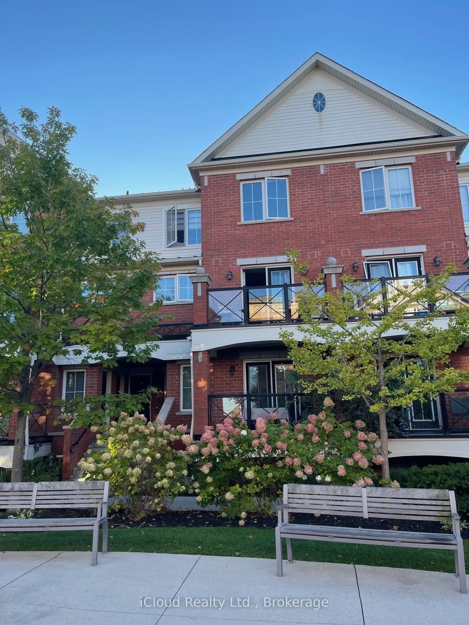 2492 Post Road, #8
