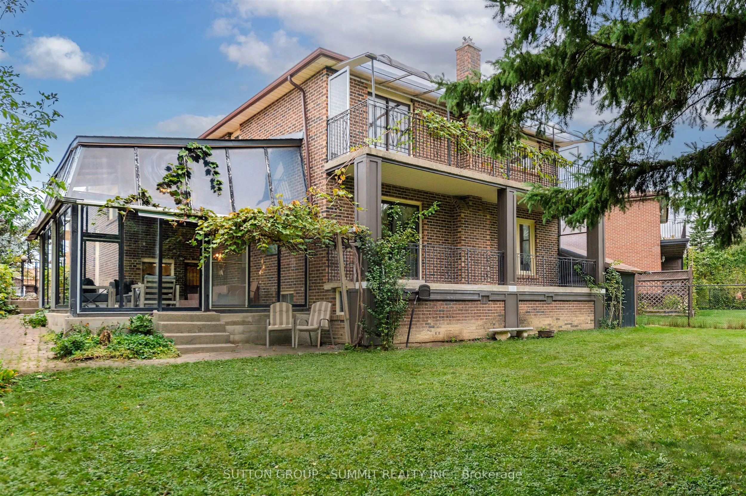 83 CURTIS Drive