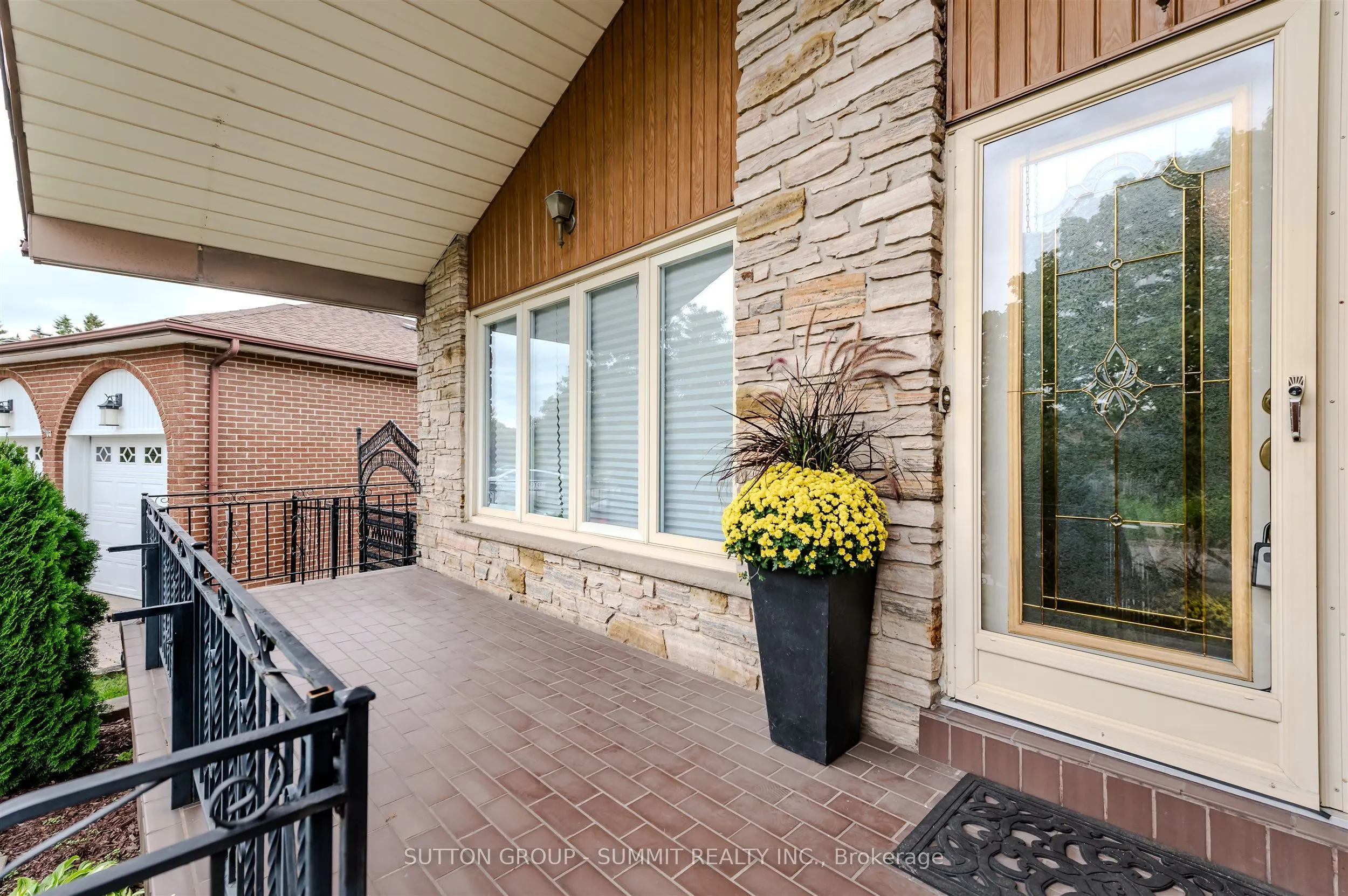 83 CURTIS Drive
